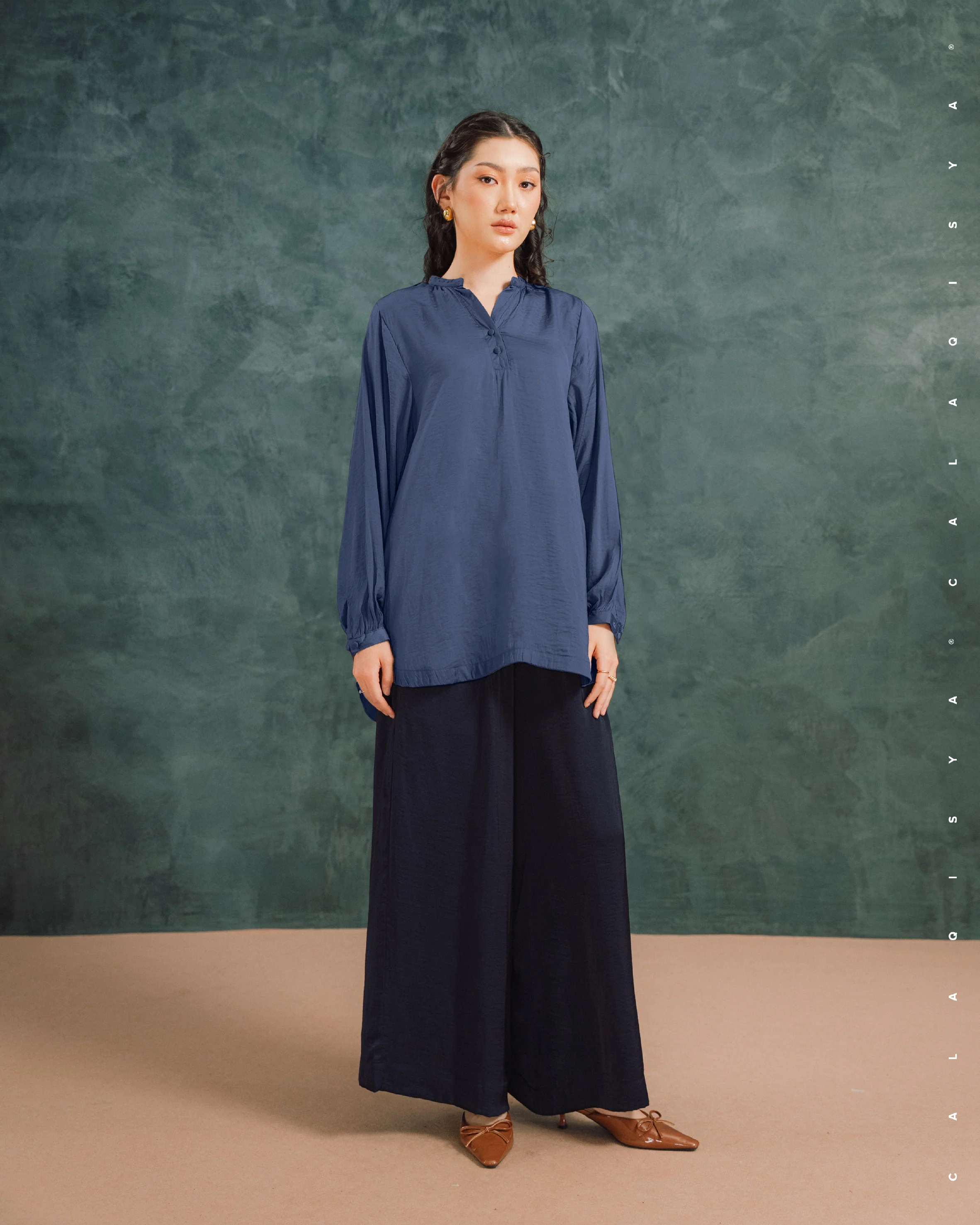 LAUREL BALLOON SLEEVE TOP IN CROWN BLUE - Image 3