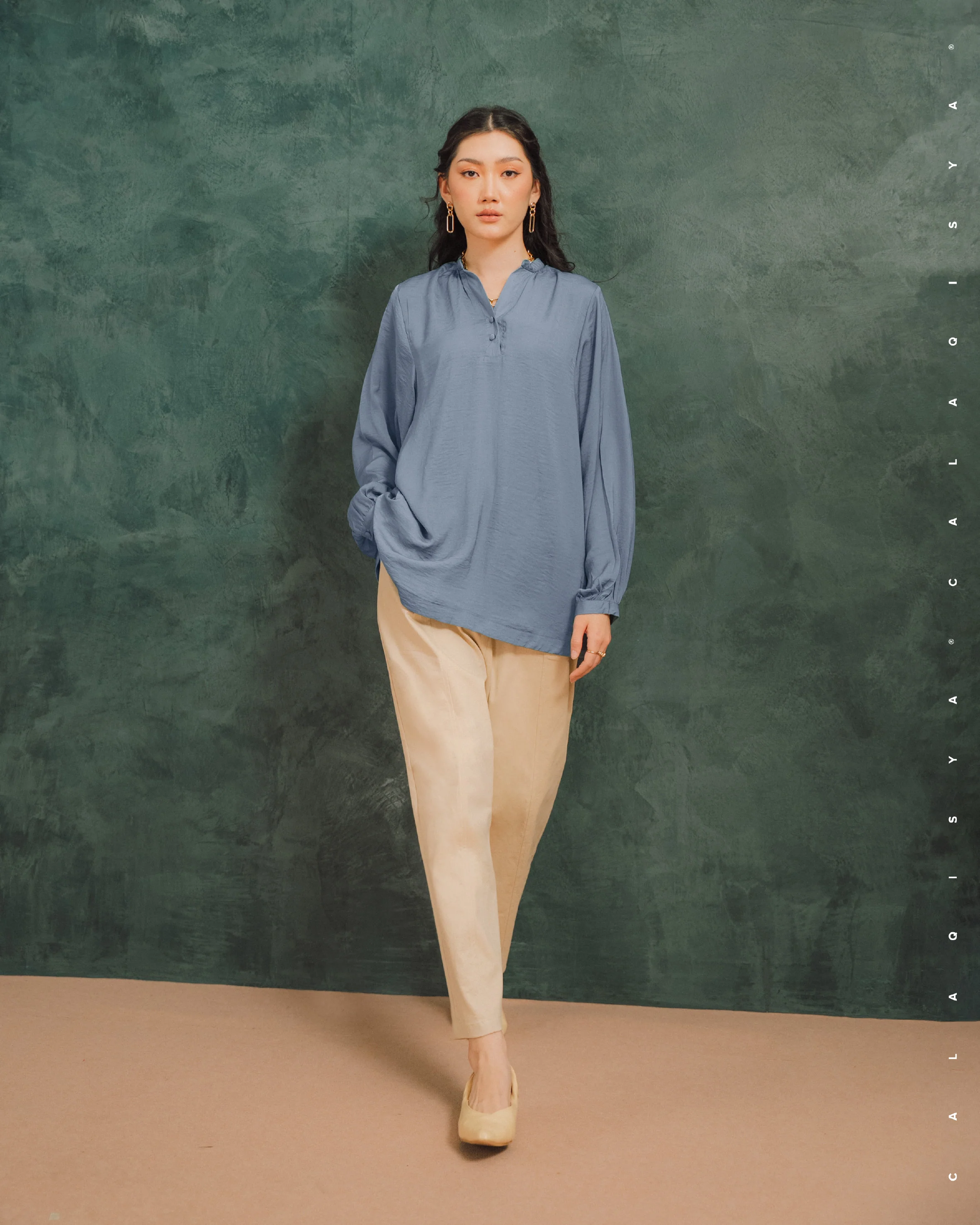 LAUREL BALLOON SLEEVE TOP IN FADED DENIM - Image 2
