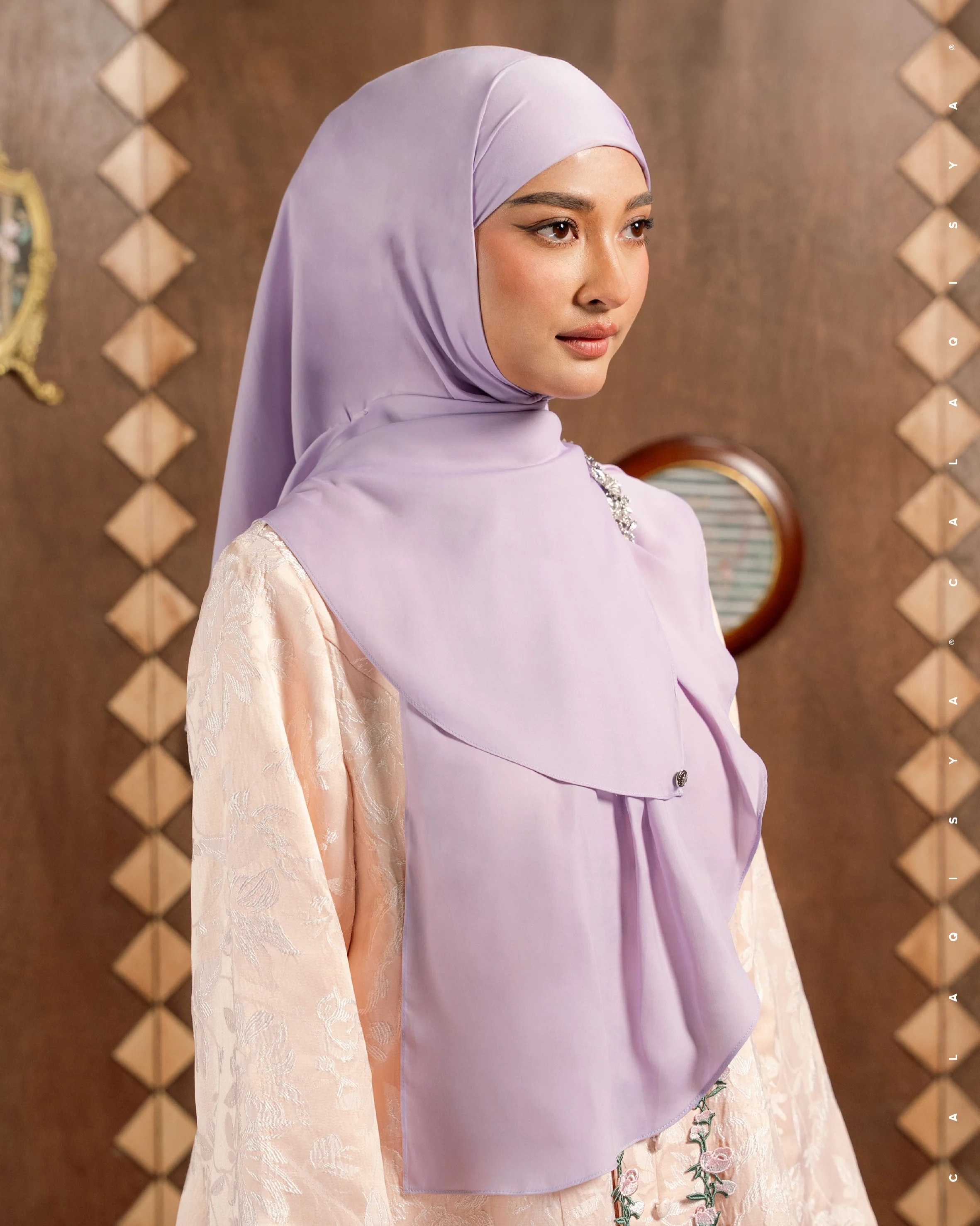 LAUREL SHAWL IN PASTEL LILAC