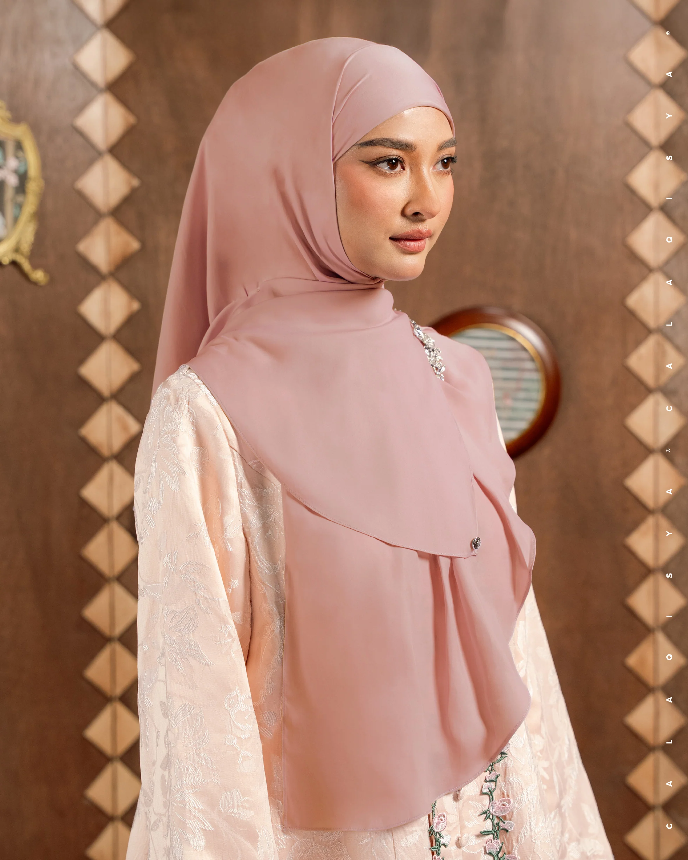 LAUREL SHAWL IN PEACH MELBA