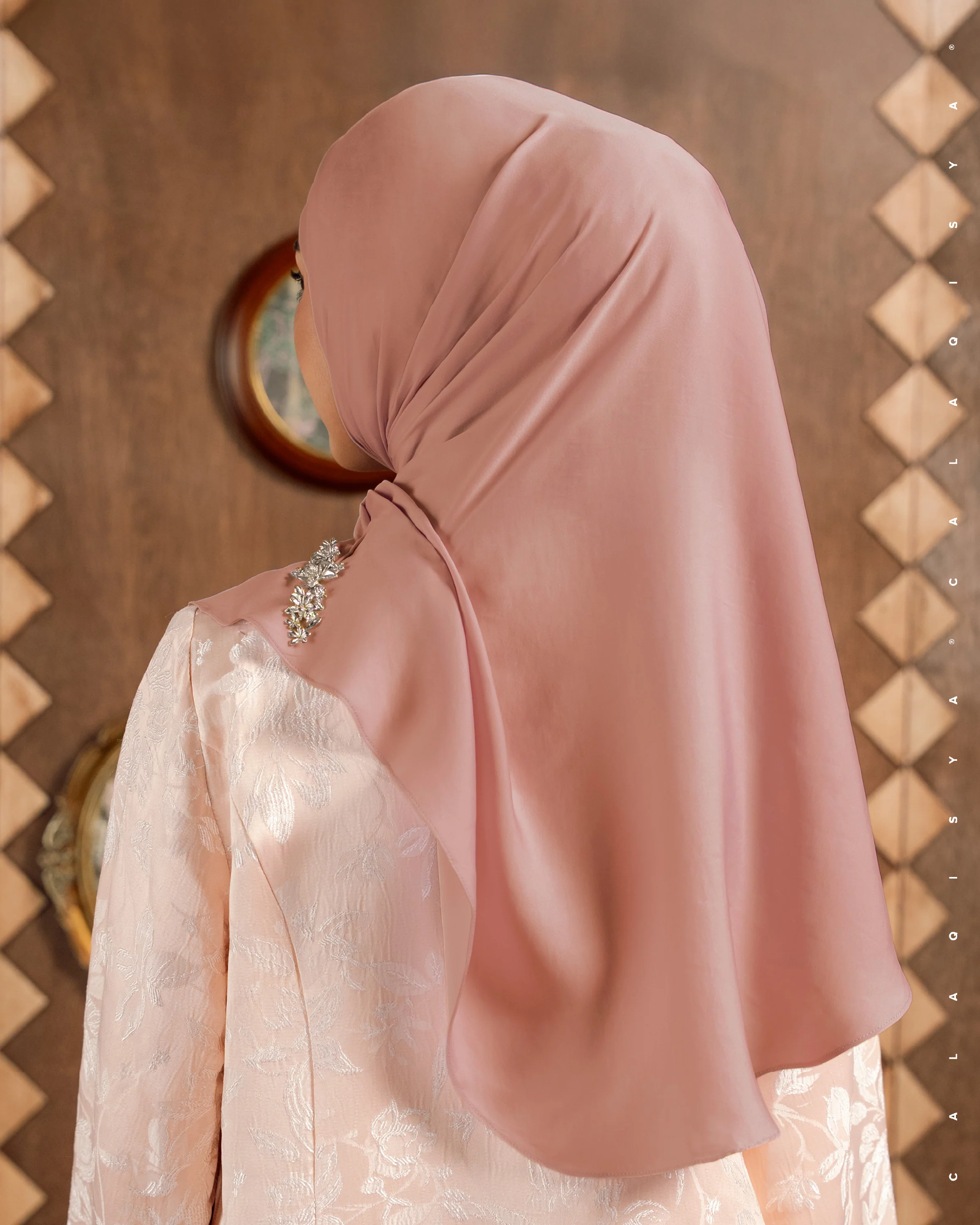 LAUREL SHAWL IN PEACH MELBA - Image 2