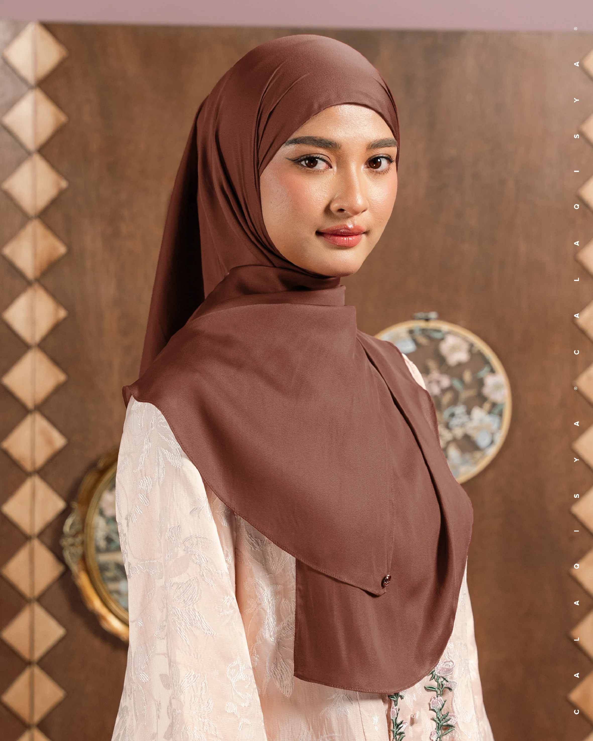 LAUREL TIE BACK UNDERCHIN IN CHUTNEY
