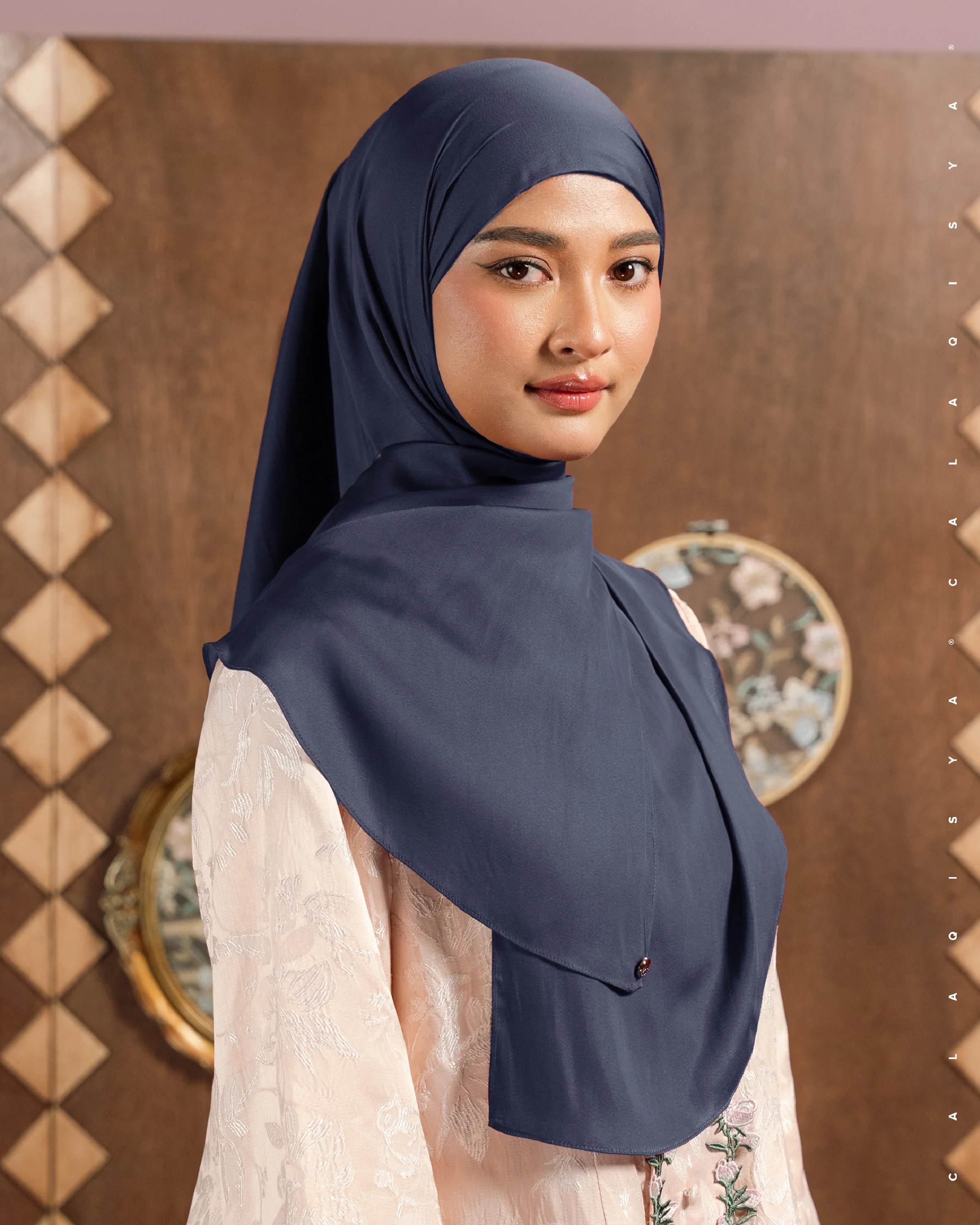 LAUREL TIE BACK UNDERCHIN IN DUSTED PERI