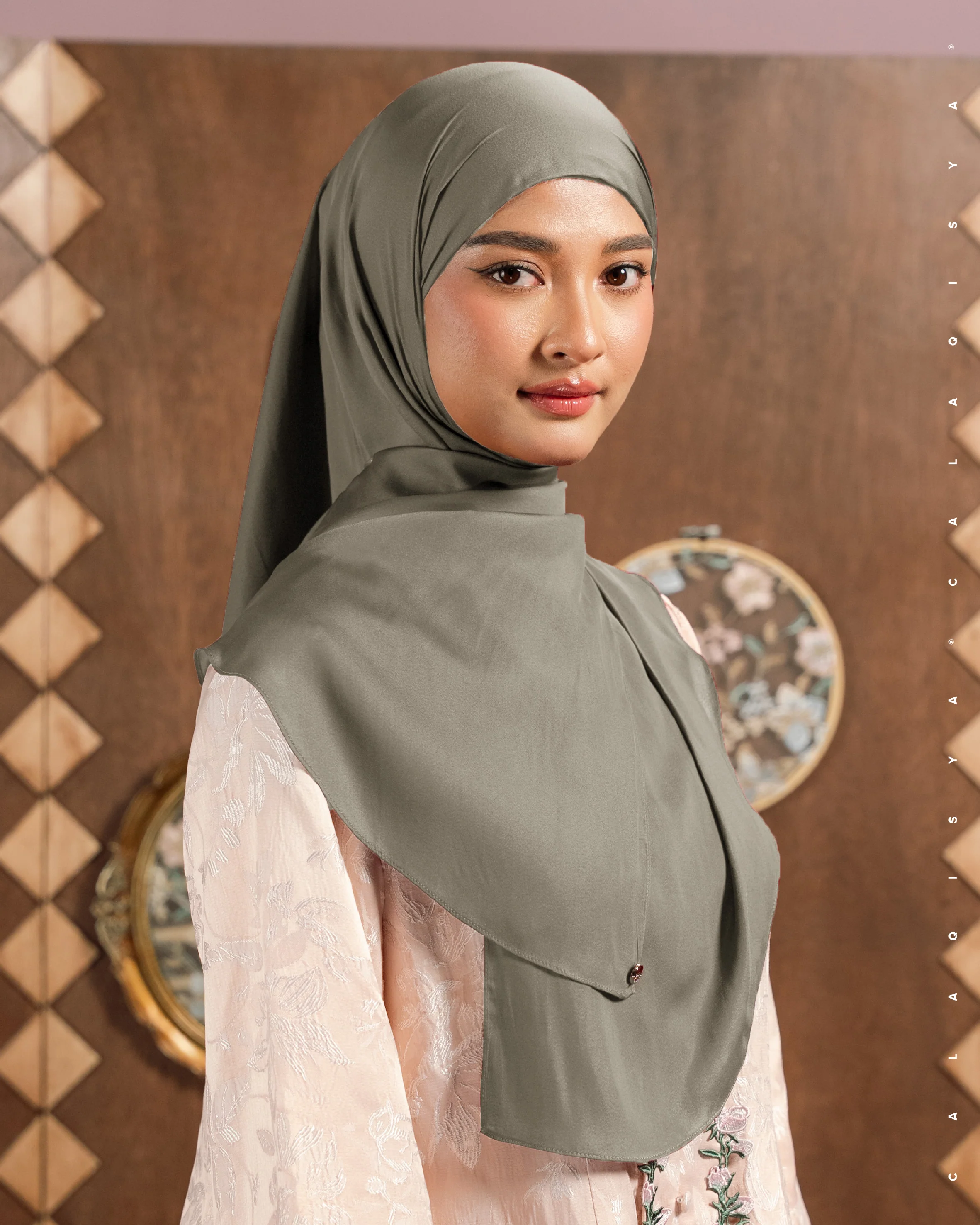 LAUREL TIE BACK UNDERCHIN IN ELM