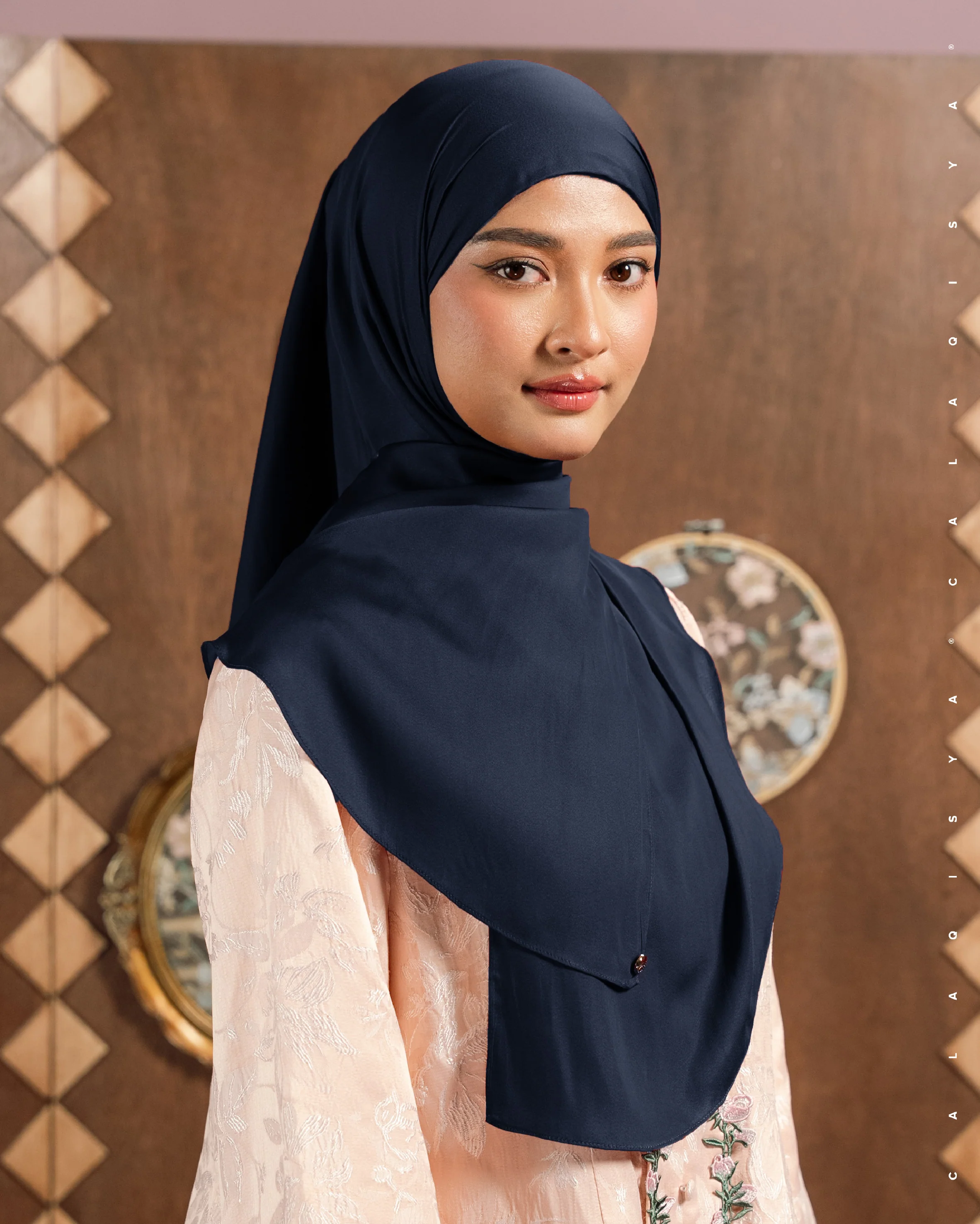 LAUREL TIE BACK UNDERCHIN IN NAVY BLUE