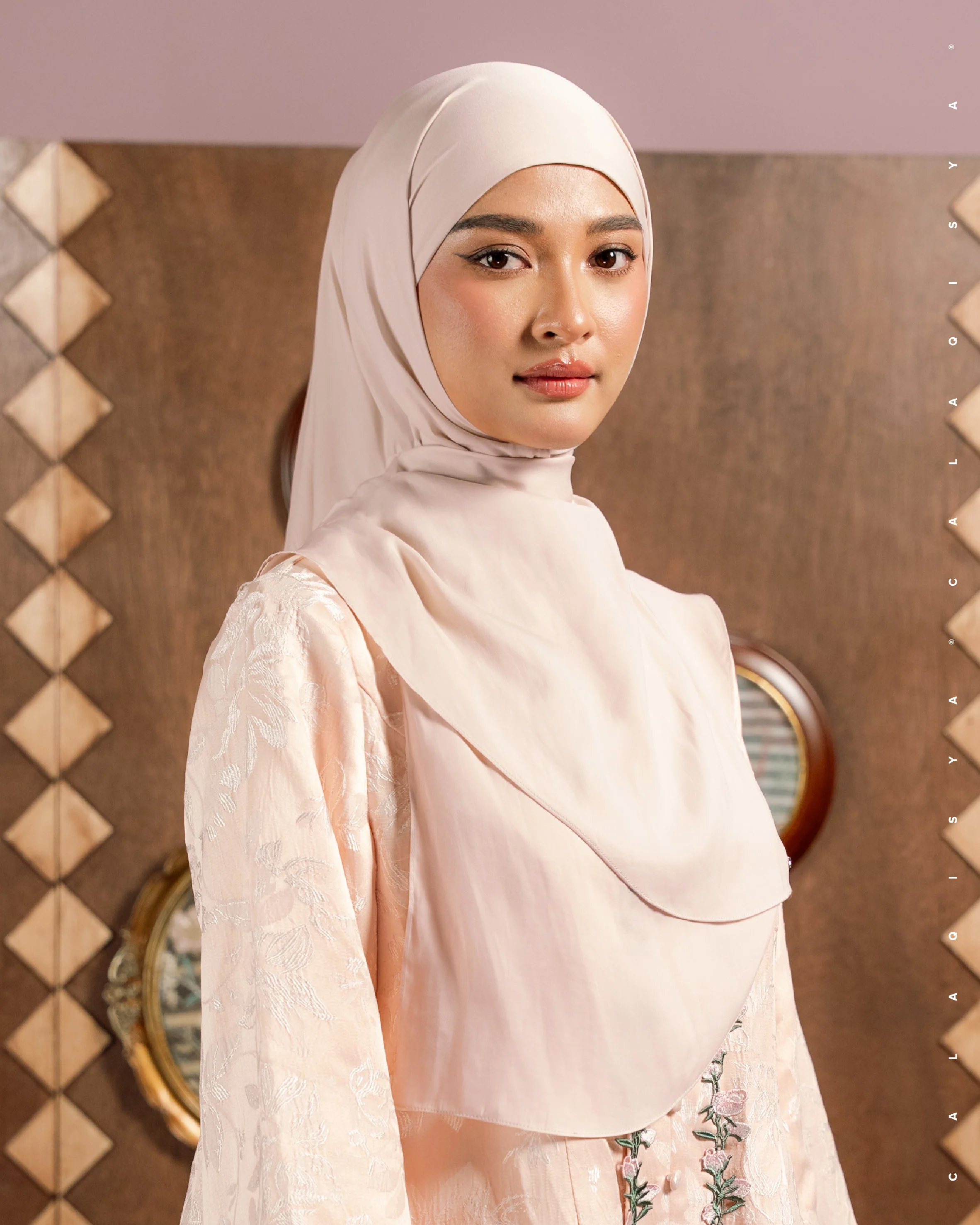 LAUREL TIE BACK UNDERCHIN IN VANILLA CREAM