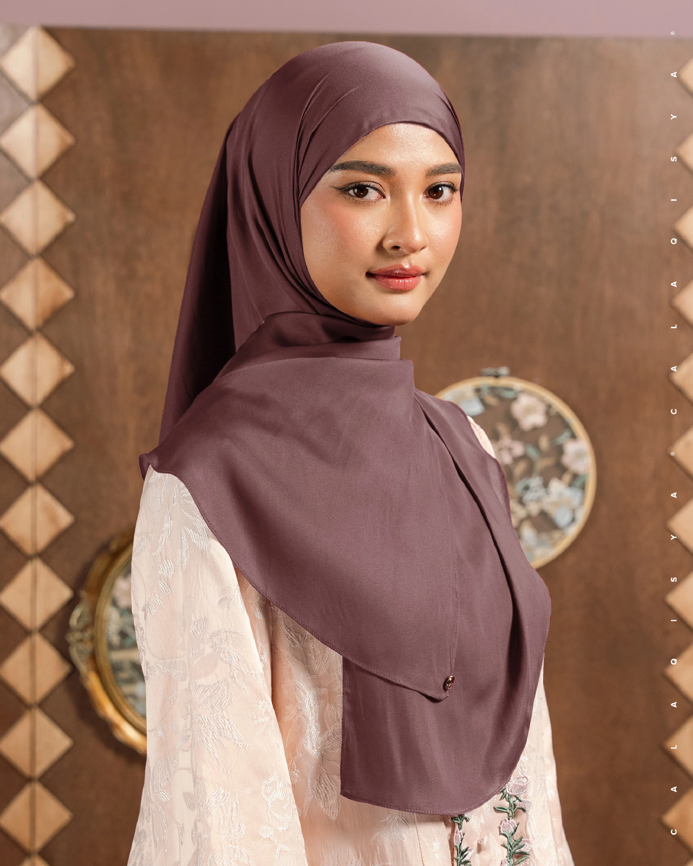 LAUREL TIE BACK UNDERCHIN IN WOODROSE