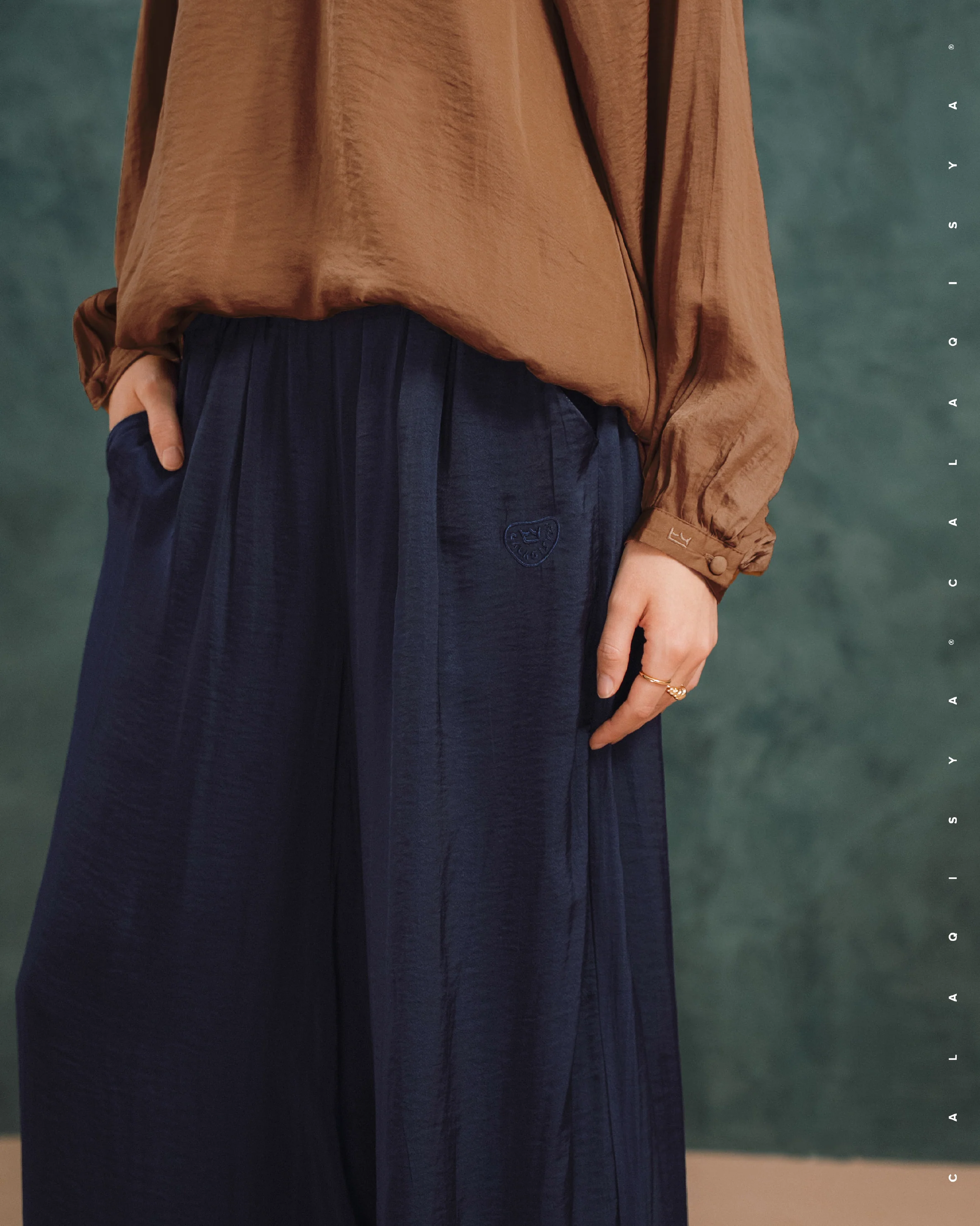 LAUREL WIDE PANTS IN NAVY BLUE - Image 4