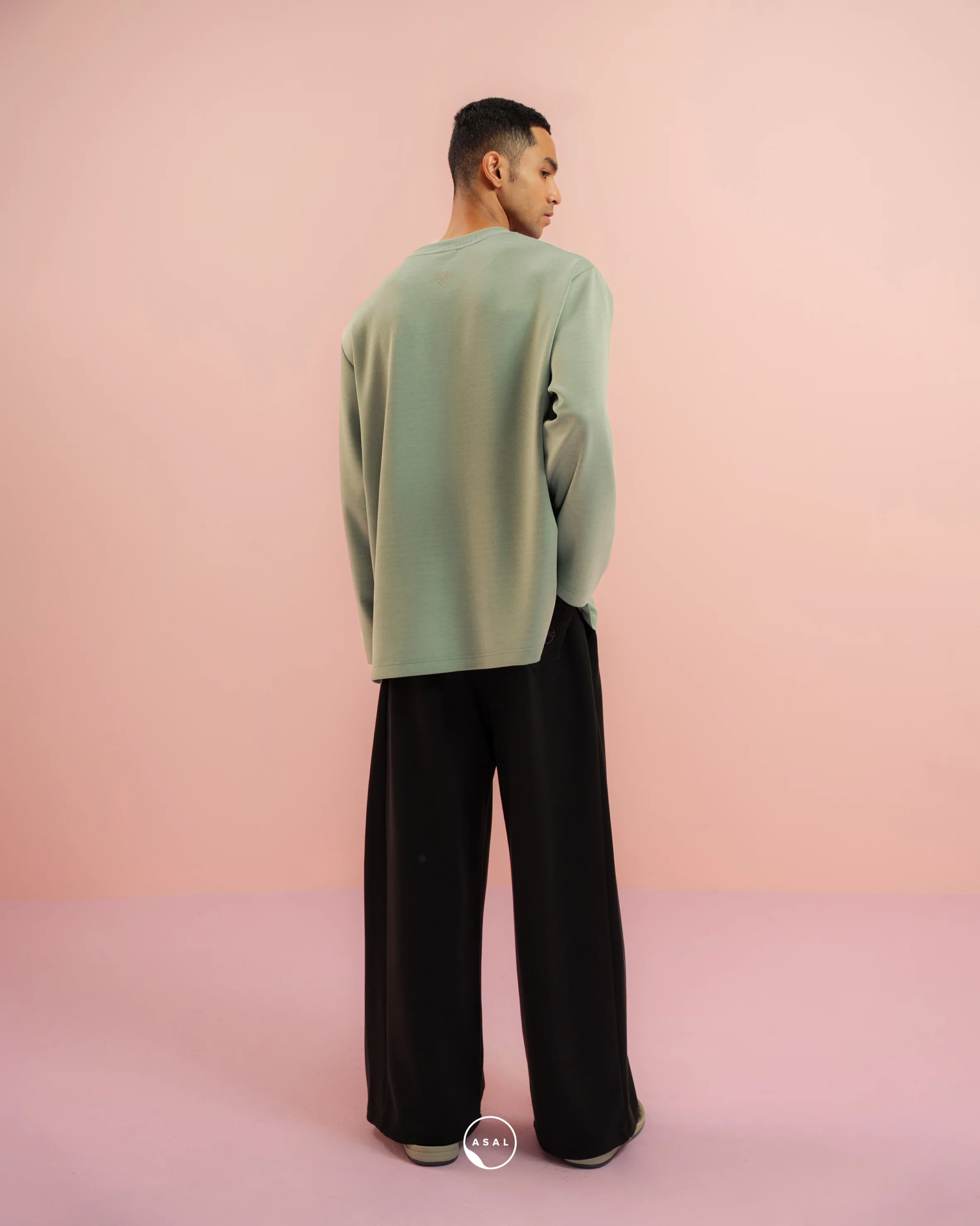 LEOS RUSH LONG SLEEVE IN OIL GREEN - Image 4