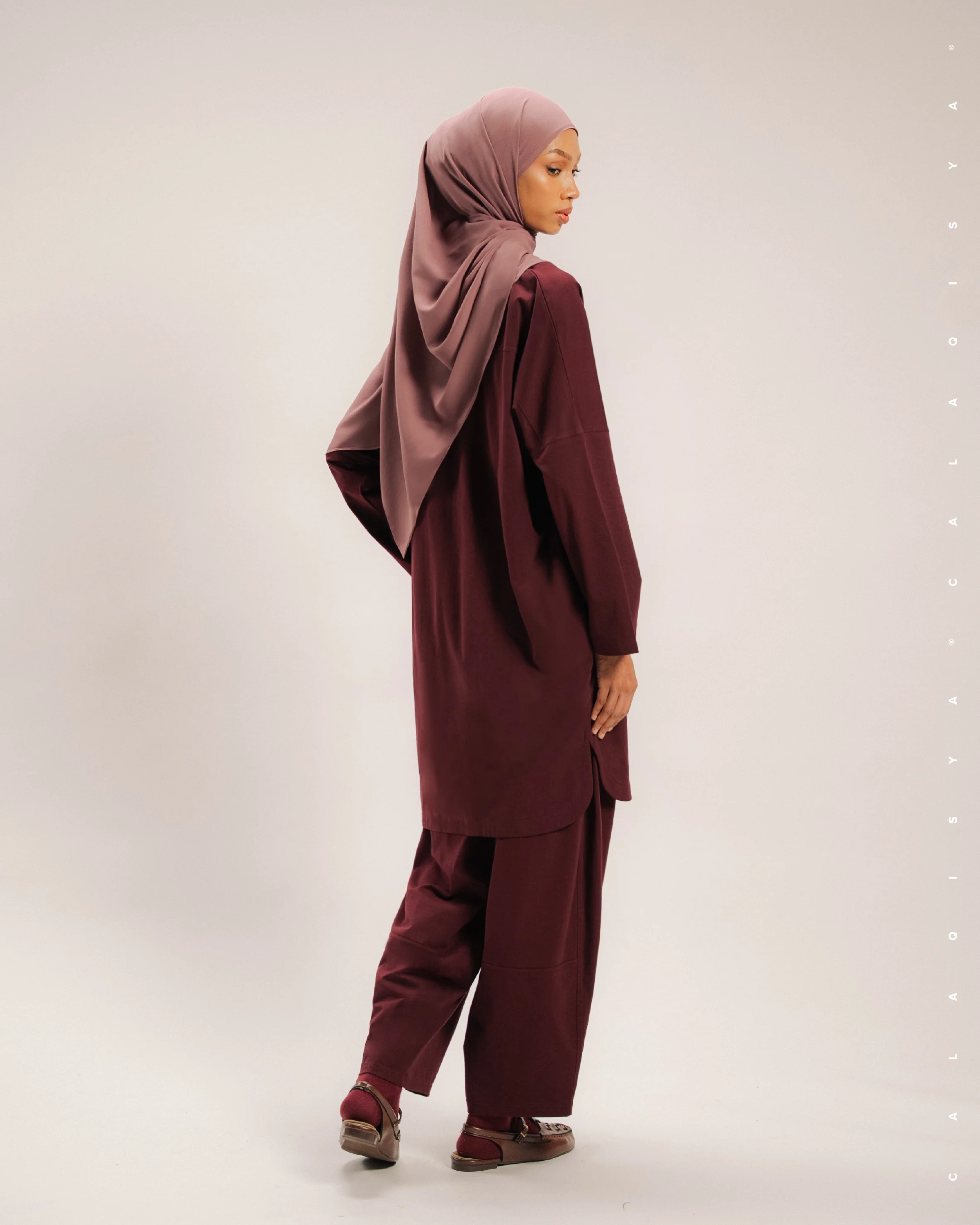 LIGHT COCOON PANTS IN PORT ROYALE - Image 2