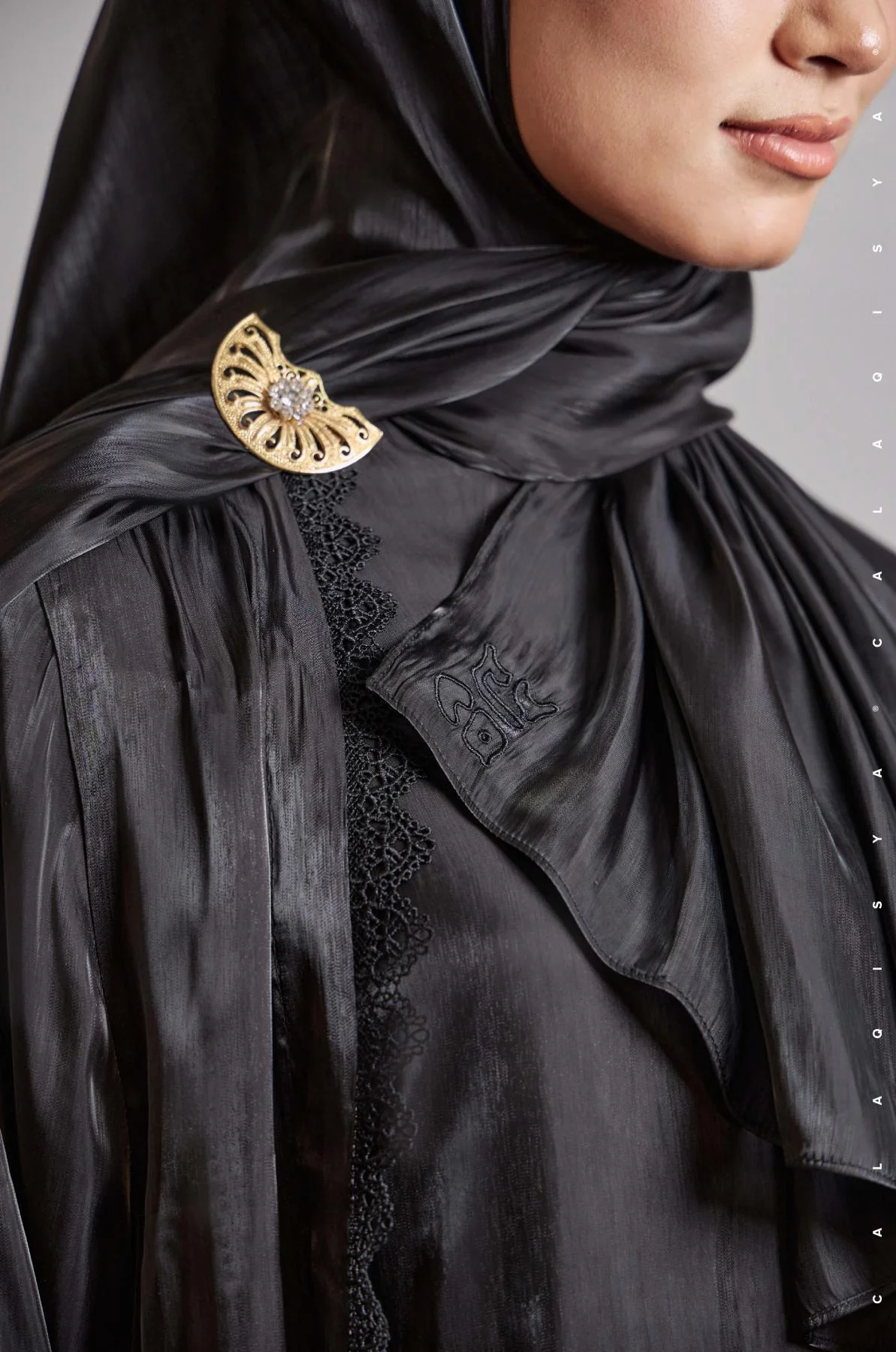 MALIKHA SHAWL IN BLACK - Image 2