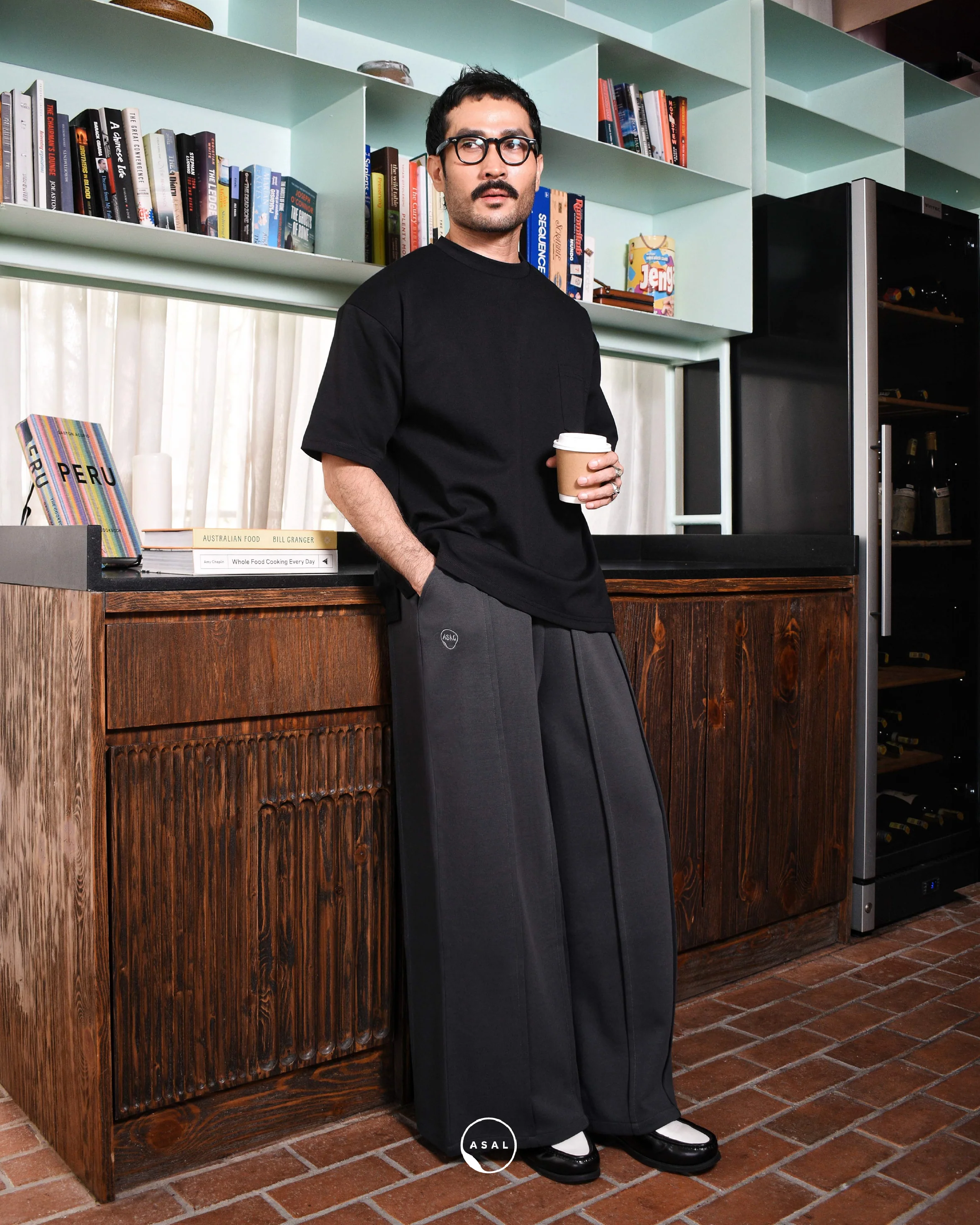MINO PINTUCK PANTS IN OBSIDIAN - Image 2