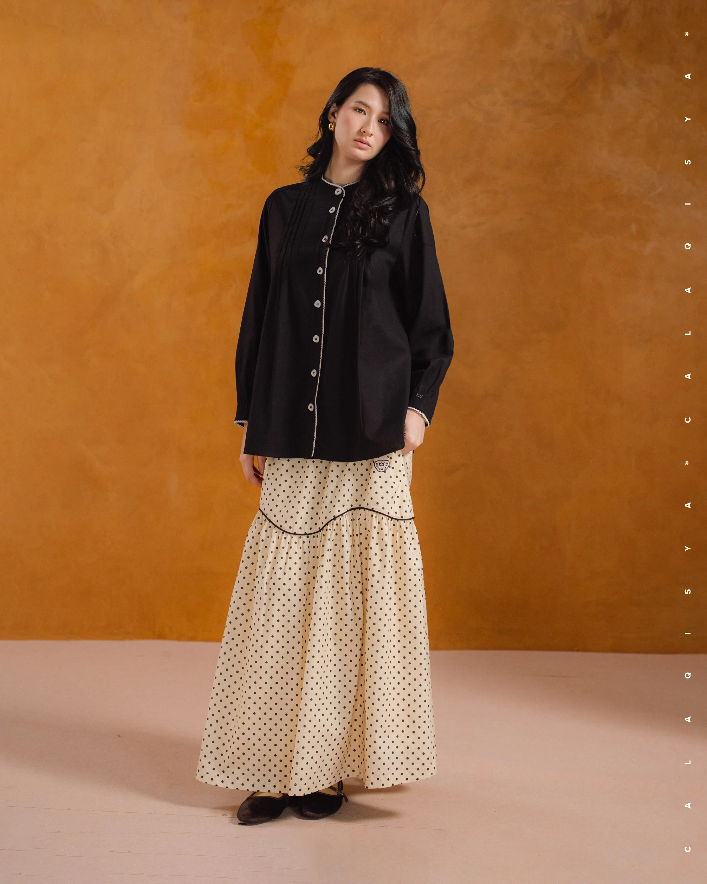MORA PINTUCK TOP IN BLACK - Image 3