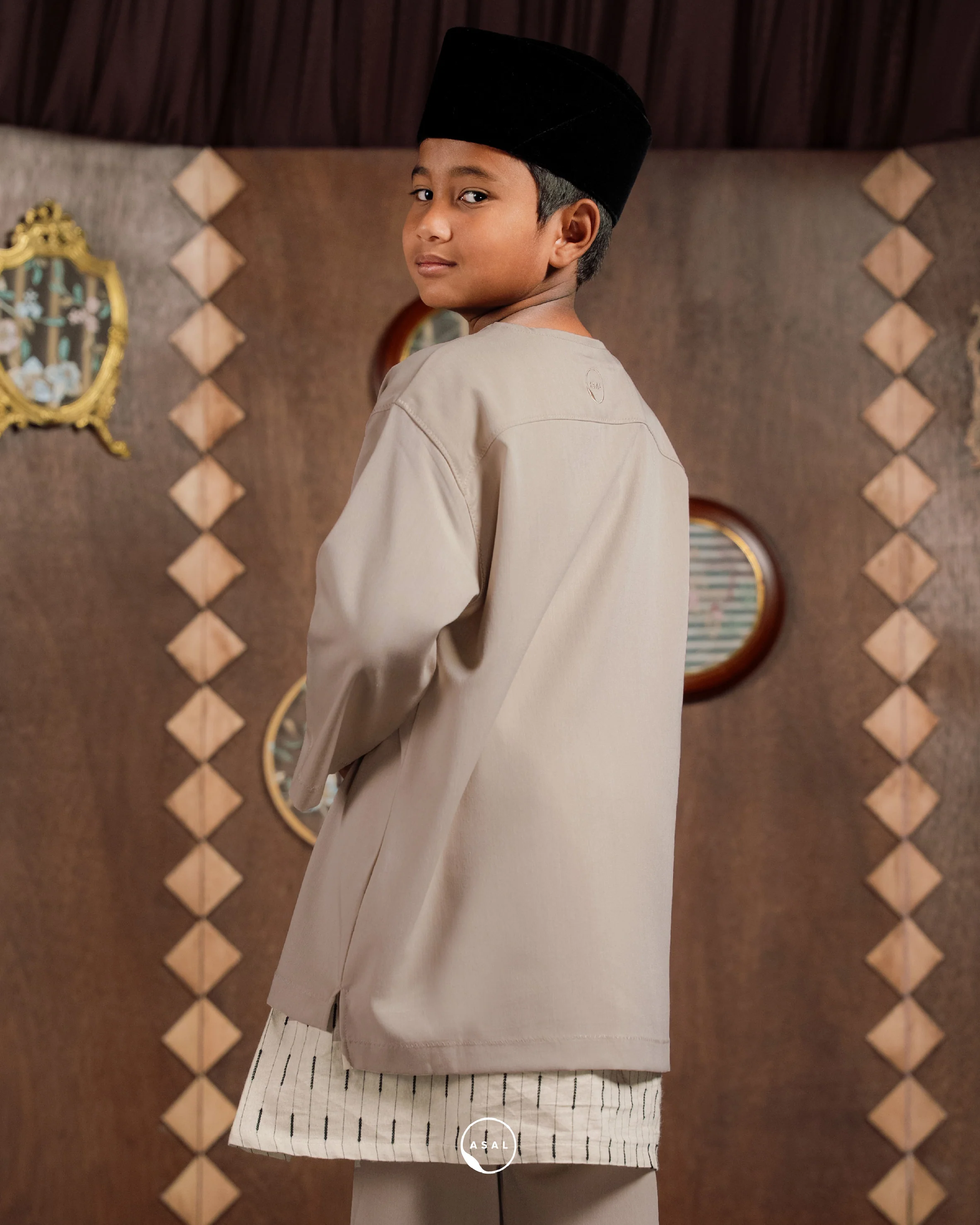 NARA KIDS IN SHIFTING SAND - Image 3