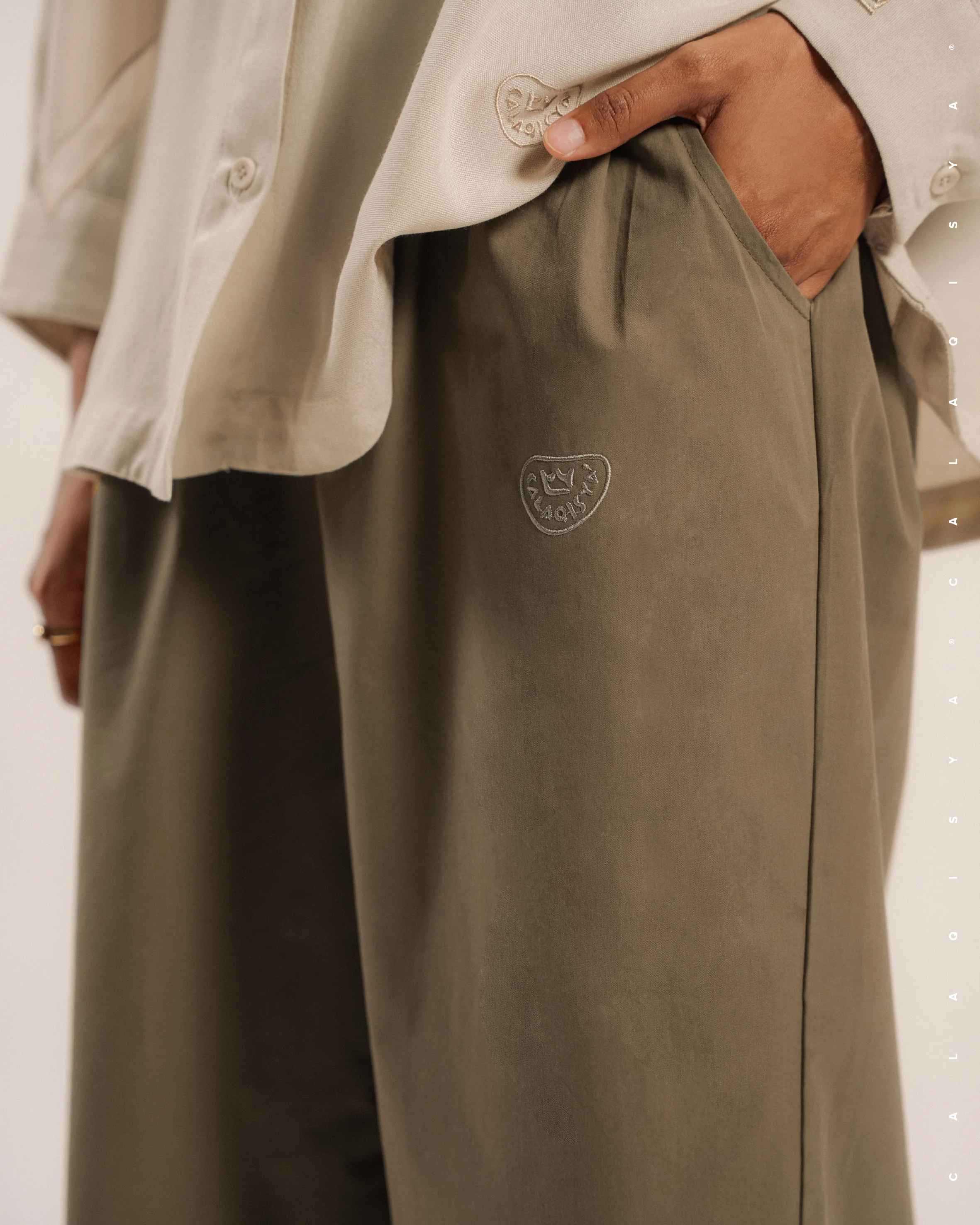 KORA PANTS (100% COTTON) IN BREEN - Image 3