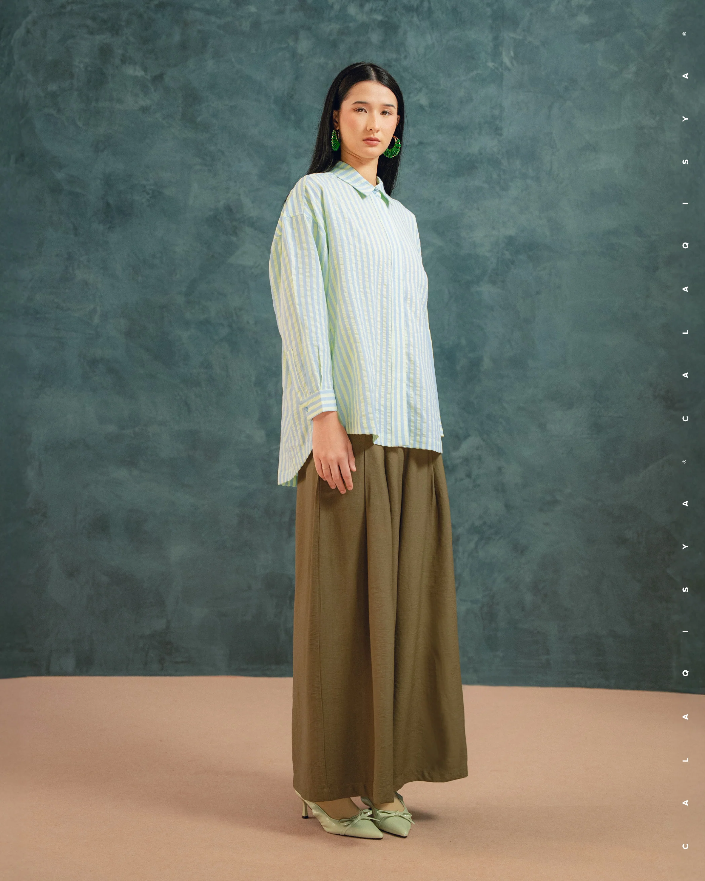 RAINFALL PANTS IN MILITARY OLIVE - Image 2