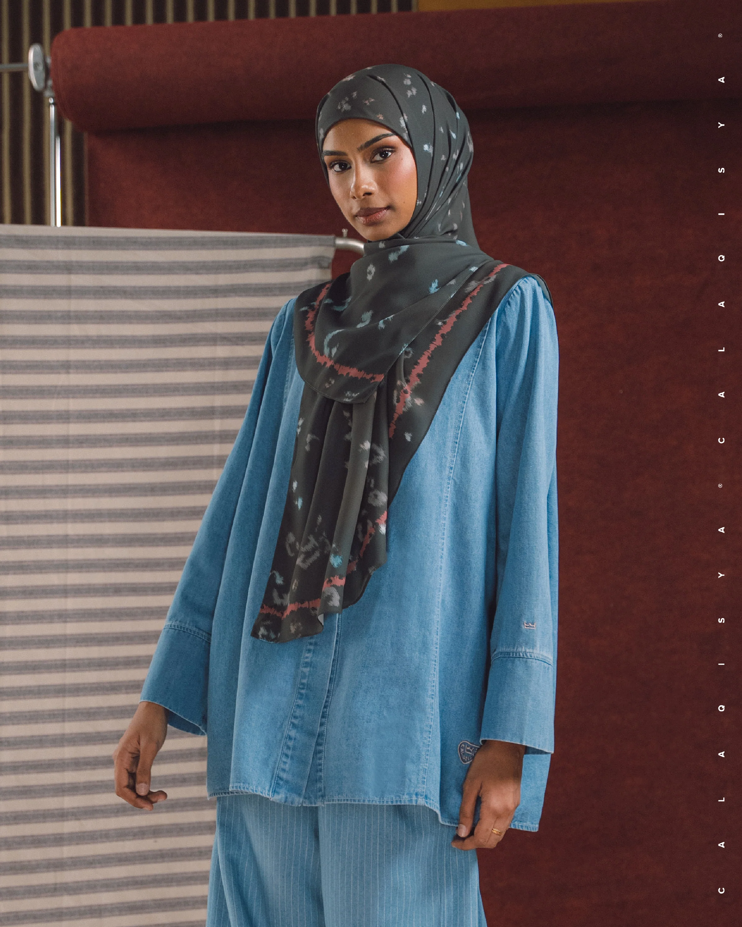 RANCH RAYS TOP IN MEDIUM BLUE DENIM