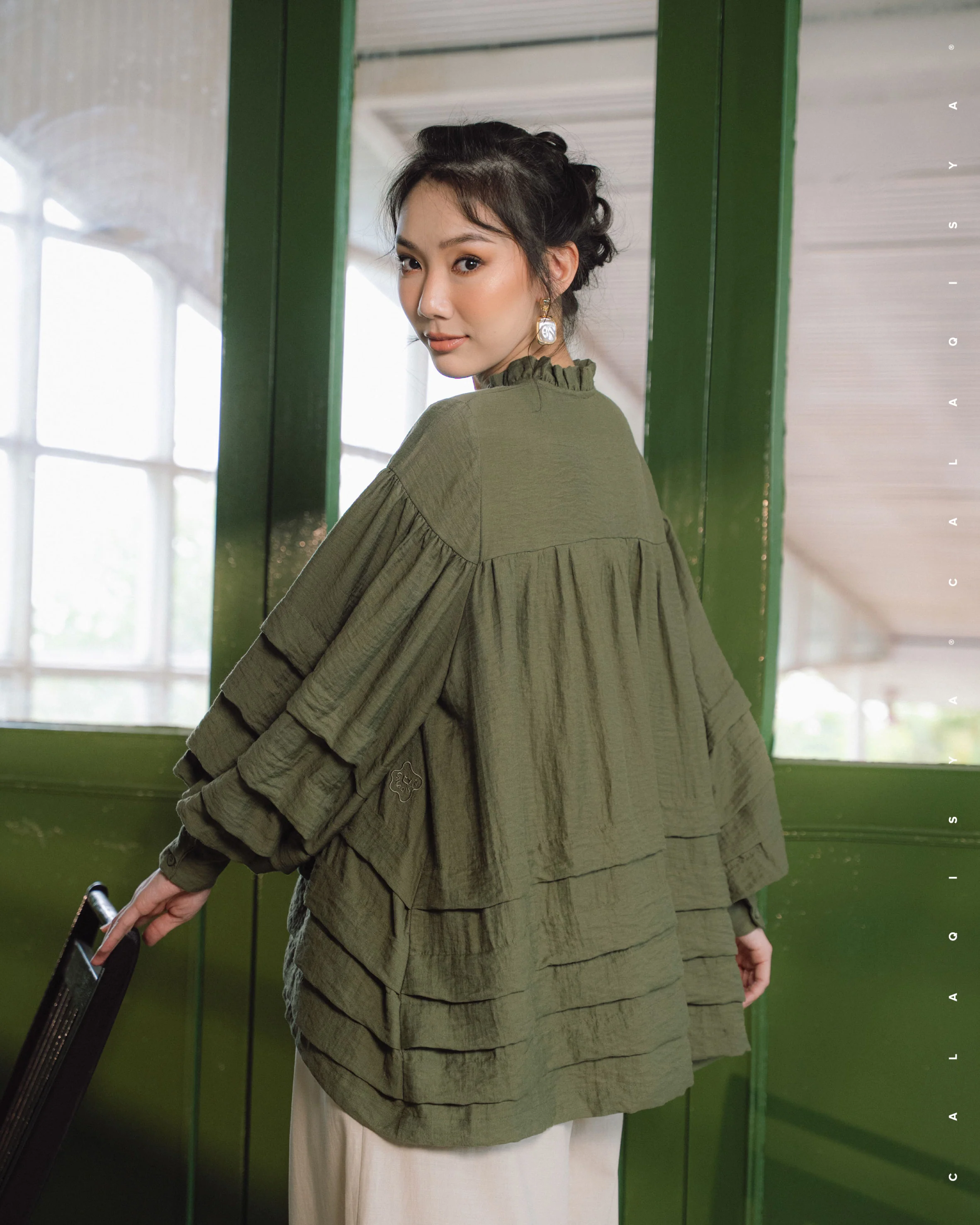 RESORT : ALUN TOP 2.0 IN BURNT OLIVE