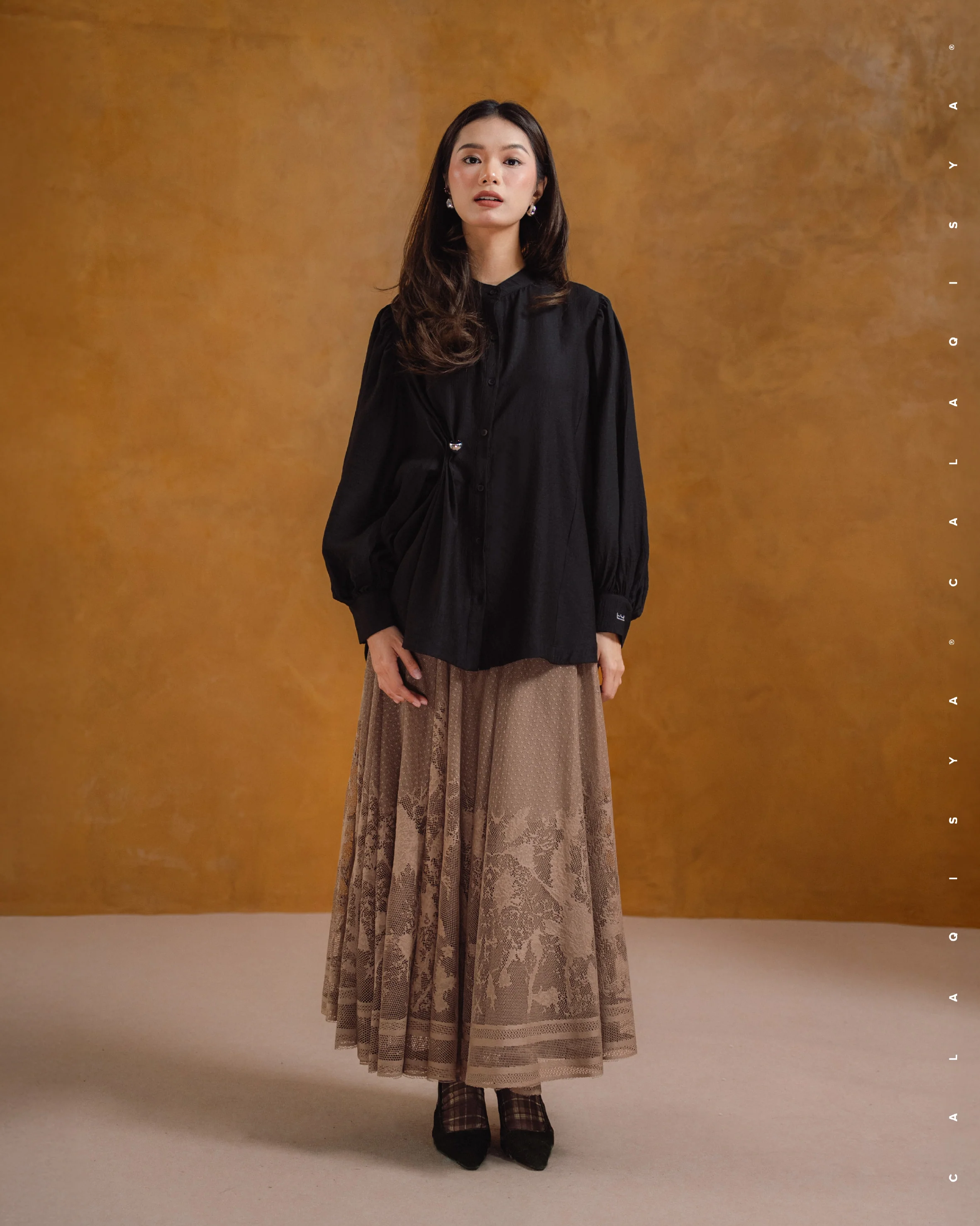 RESORT : GIRI BLOUSE 2.0 IN BLACK - Image 3