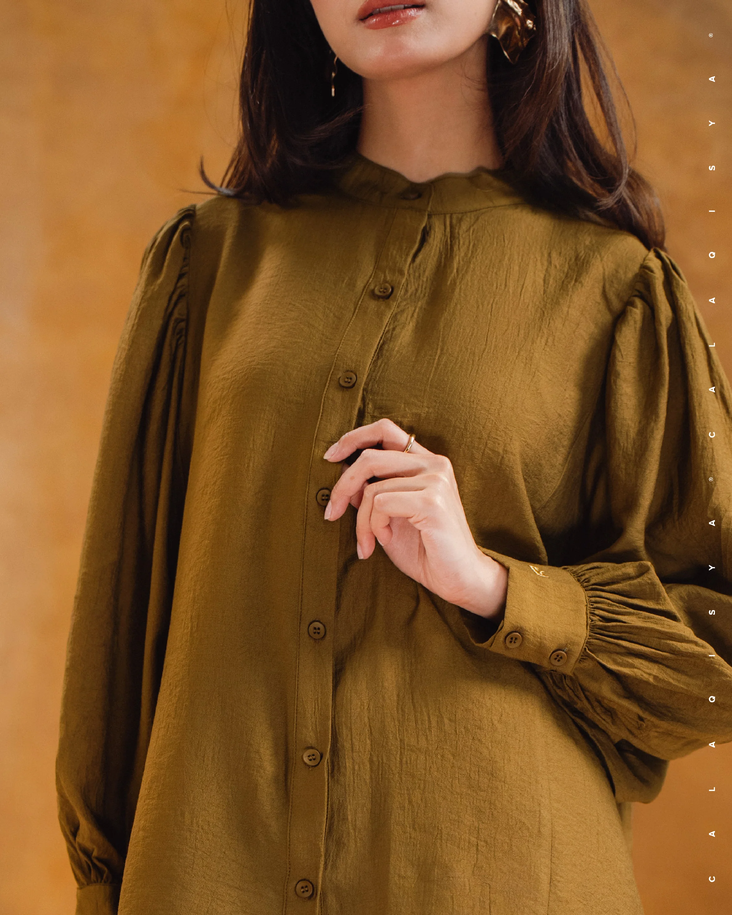 RESORT : GIRI BLOUSE 2.0 IN BREEN - Image 2