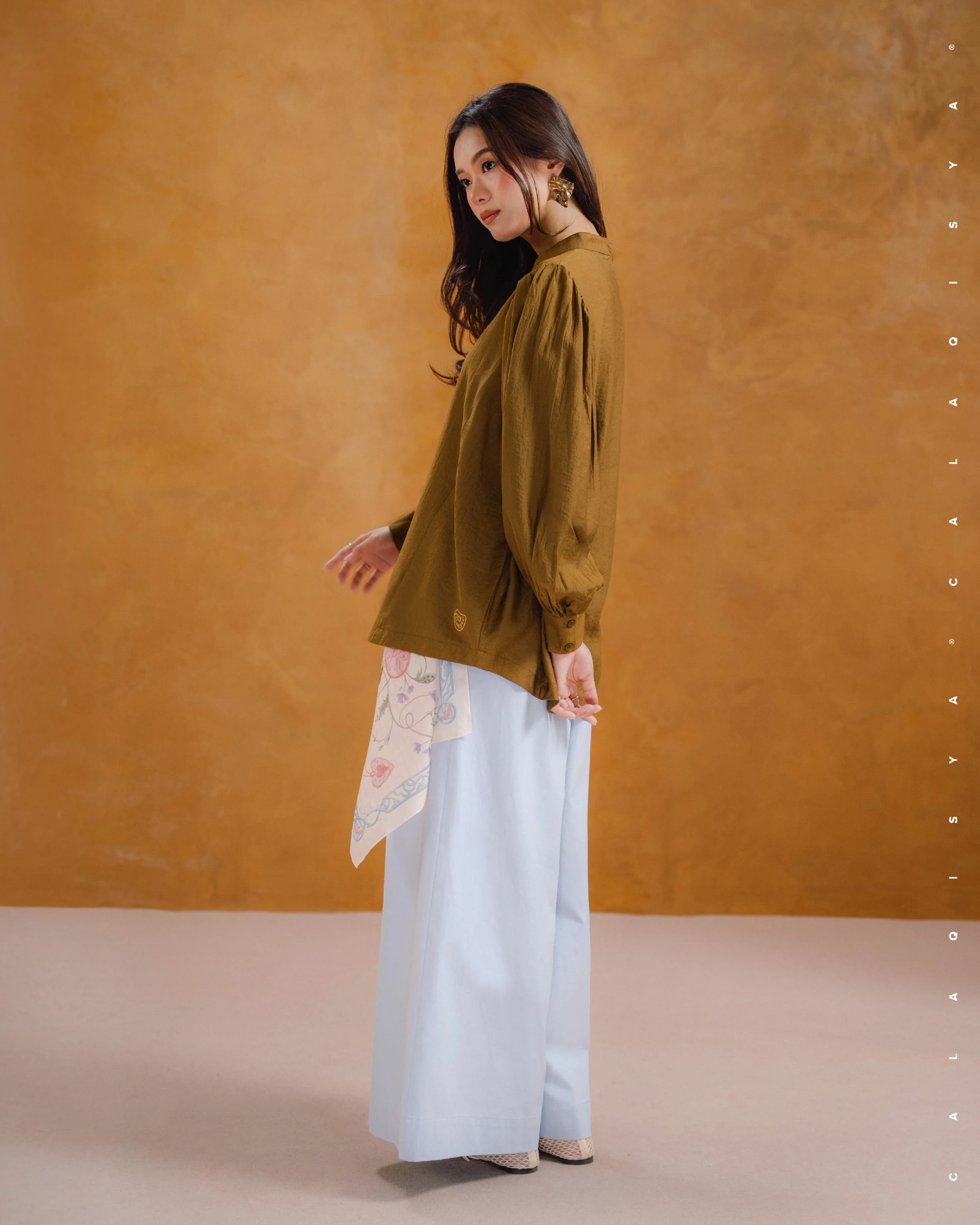 RESORT : GIRI BLOUSE 2.0 IN BREEN - Image 3