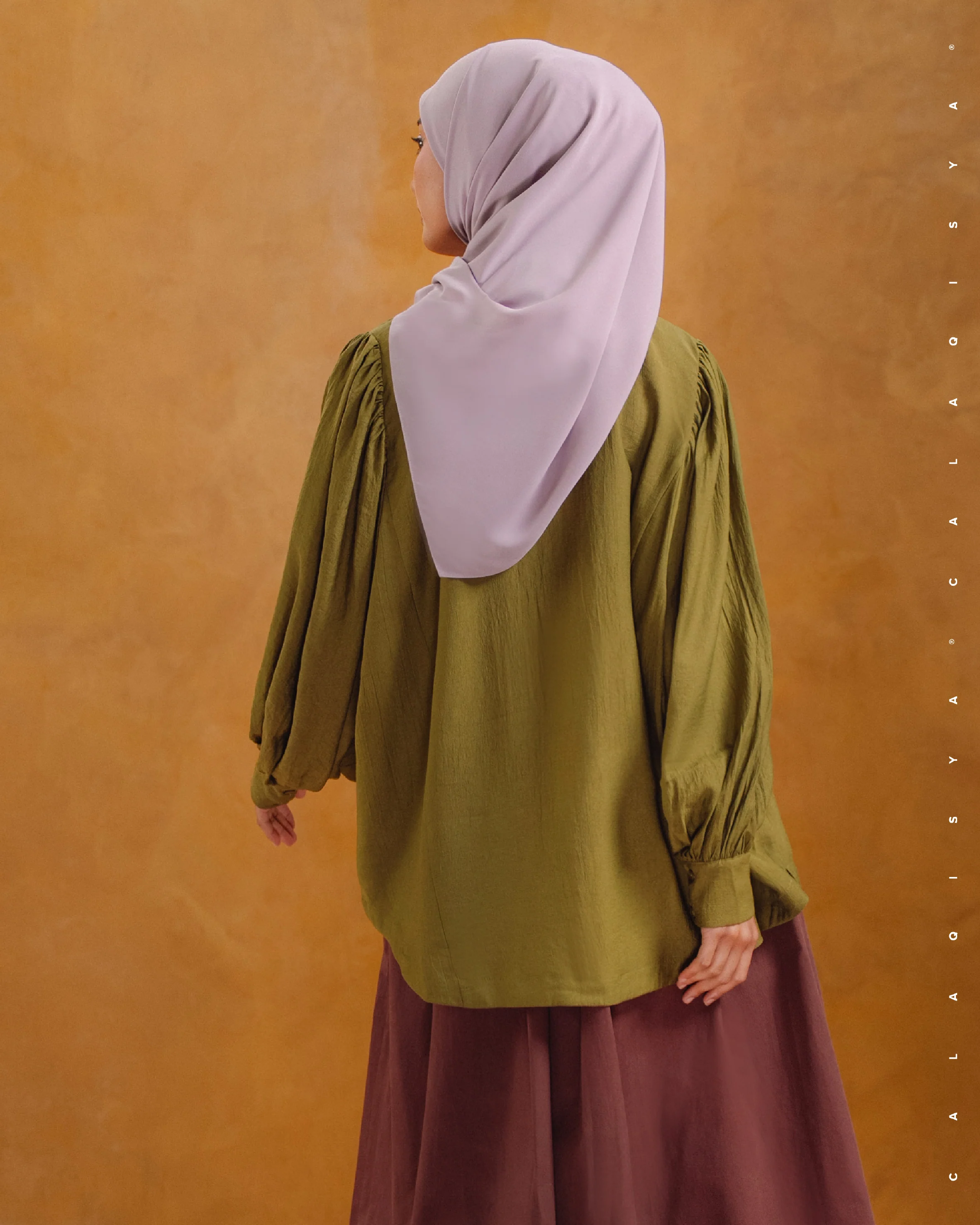 RESORT : GIRI BLOUSE 2.0 IN FIR GREEN - Image 2