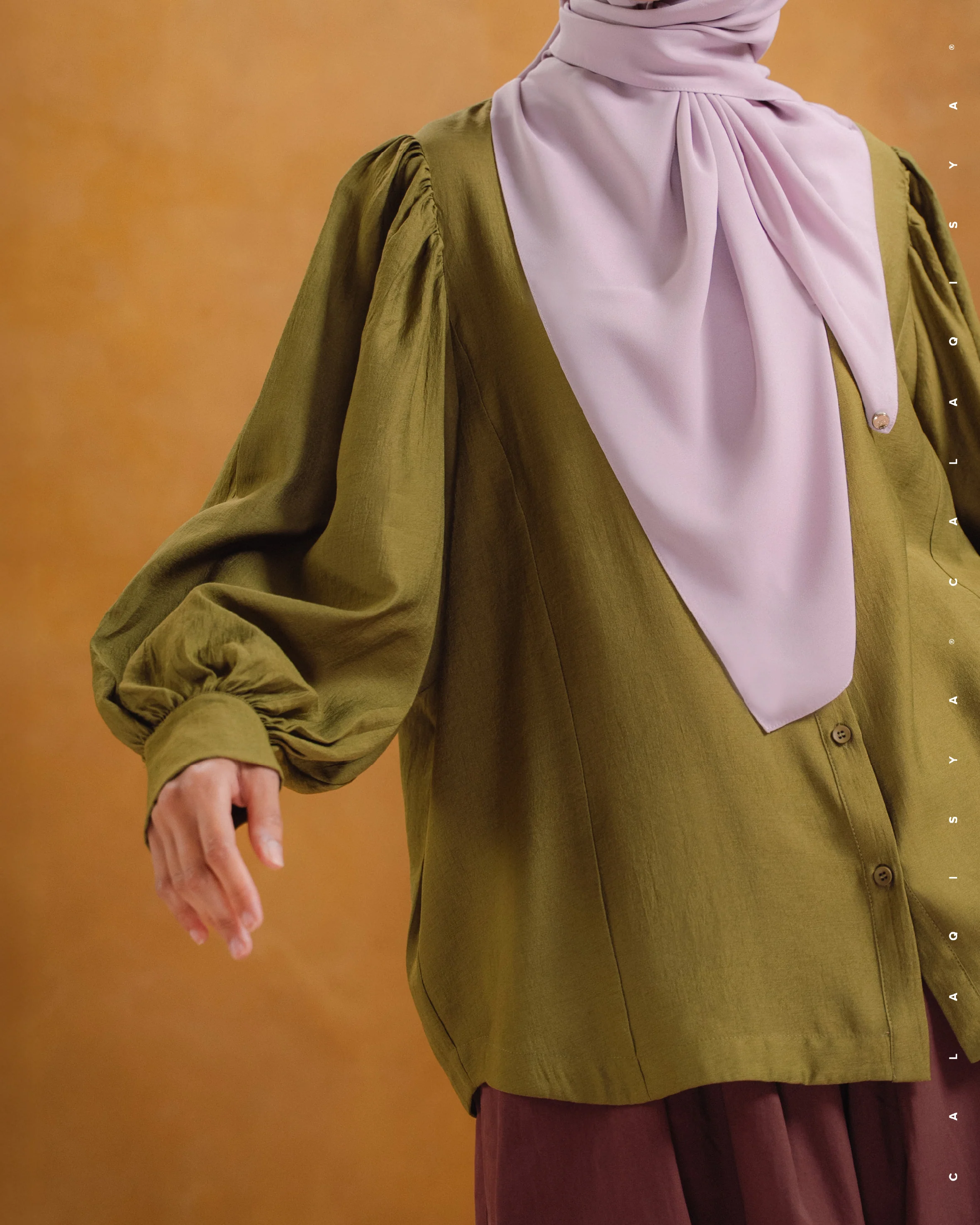 RESORT : GIRI BLOUSE 2.0 IN FIR GREEN - Image 3