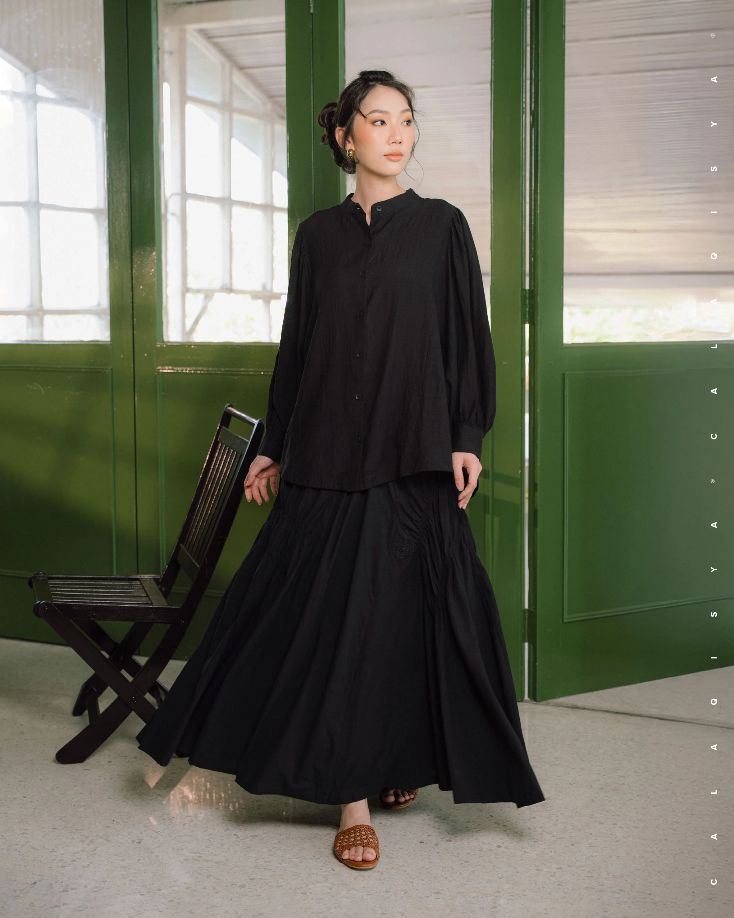 RESORT : RUYA GATHERED SKIRT 2.0 IN BLACK - Image 3