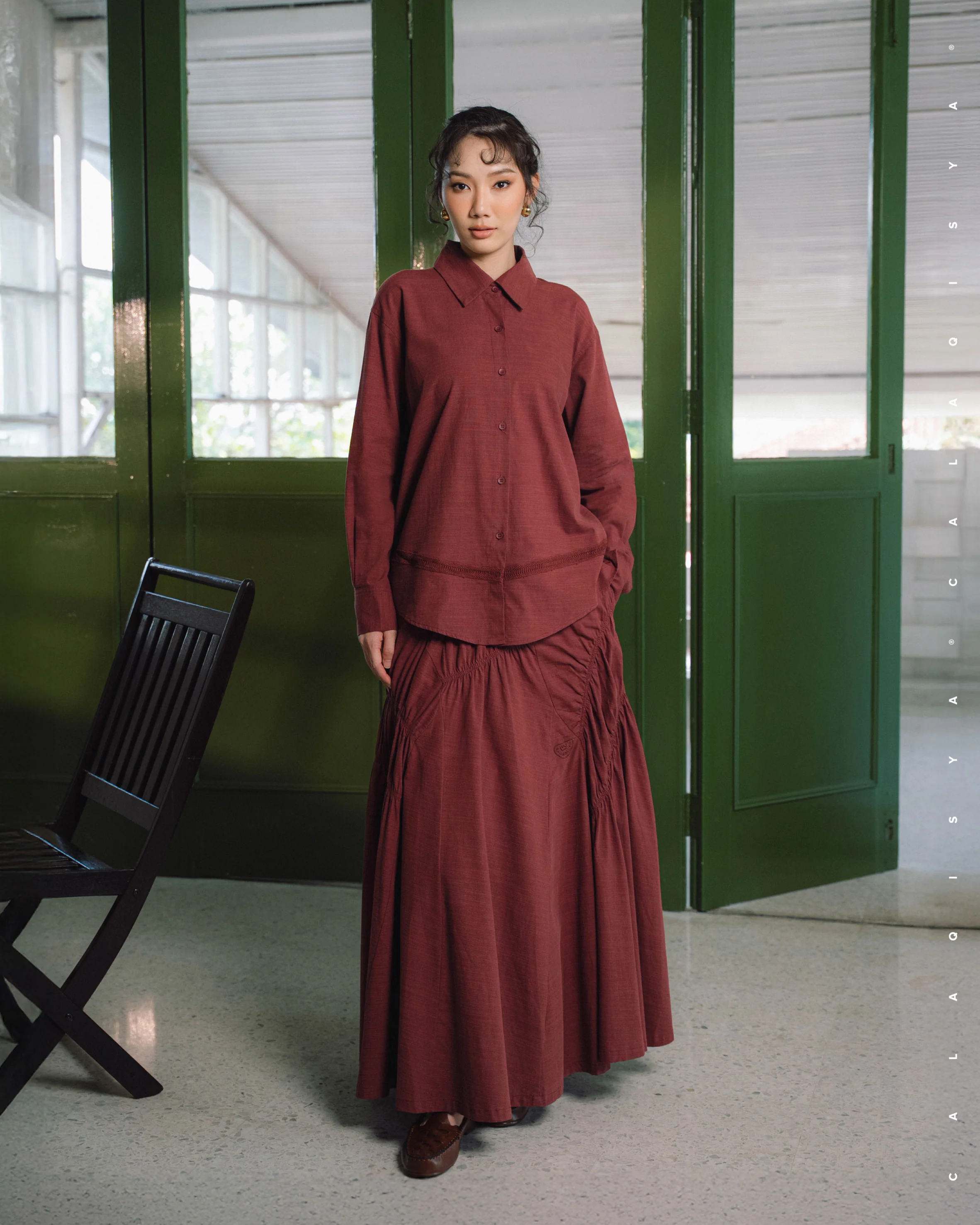 RESORT : RUYA GATHERED SKIRT 2.0 IN FIRED BRICK - Image 3