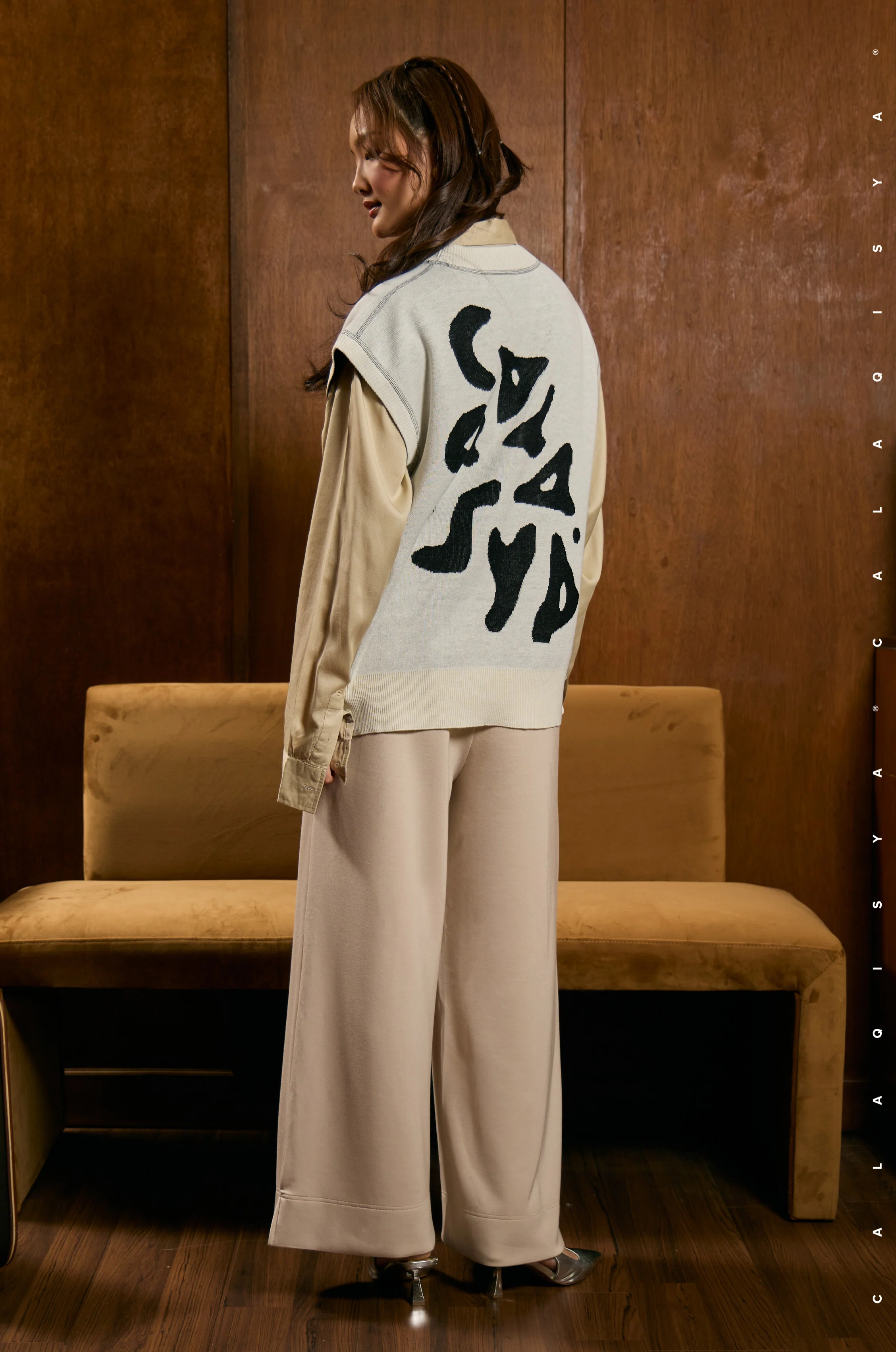 REVERSIBLE: MIRROR VEST IN BLACK - Image 2