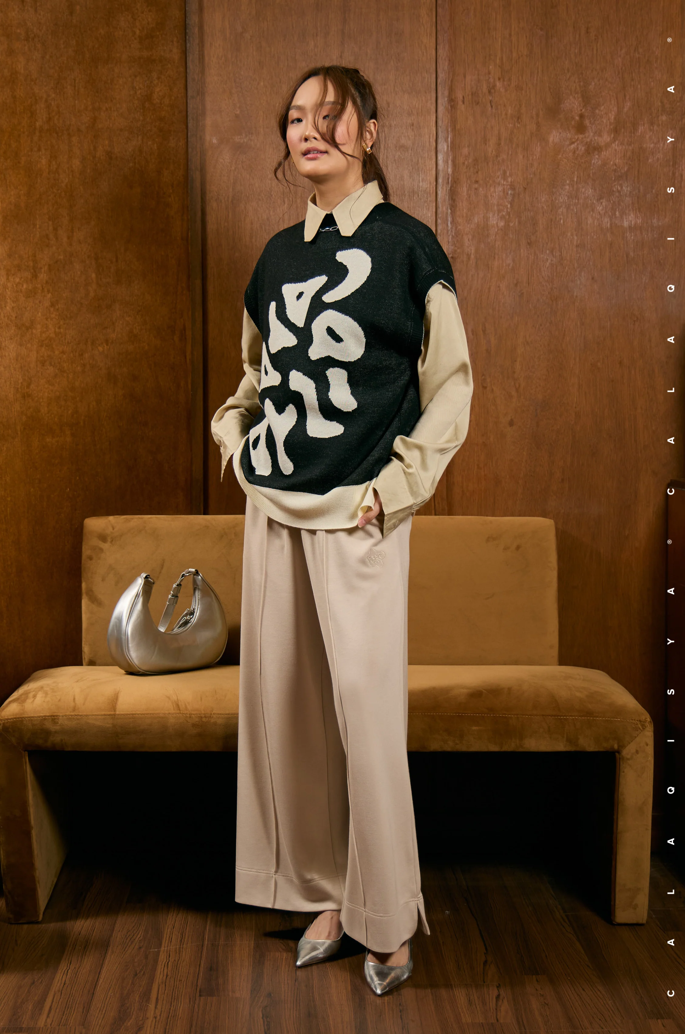 REVERSIBLE: MIRROR VEST IN BLACK - Image 3