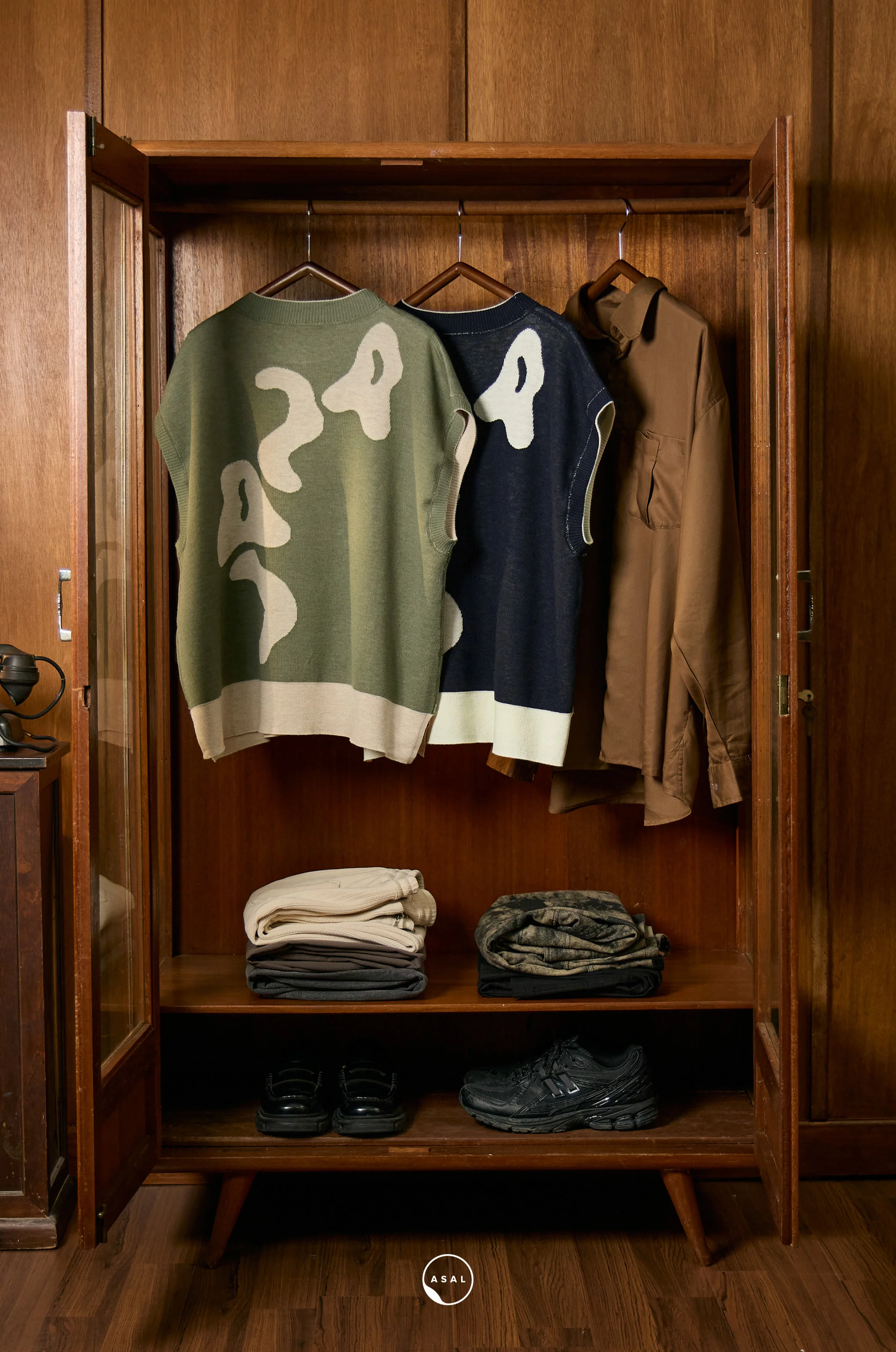REVERSIBLE: TWIN VEST - Image 10