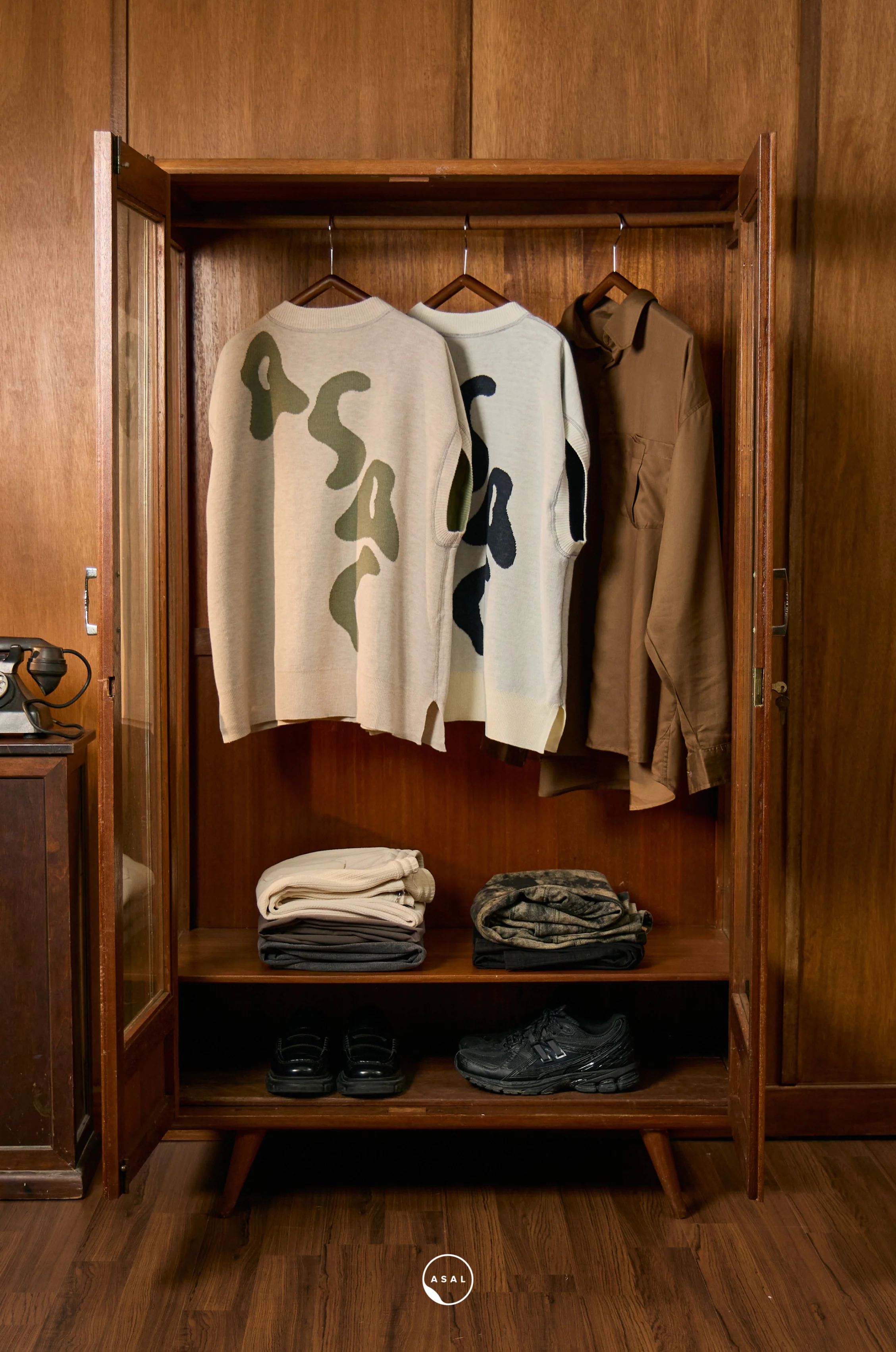 REVERSIBLE: TWIN VEST - Image 11