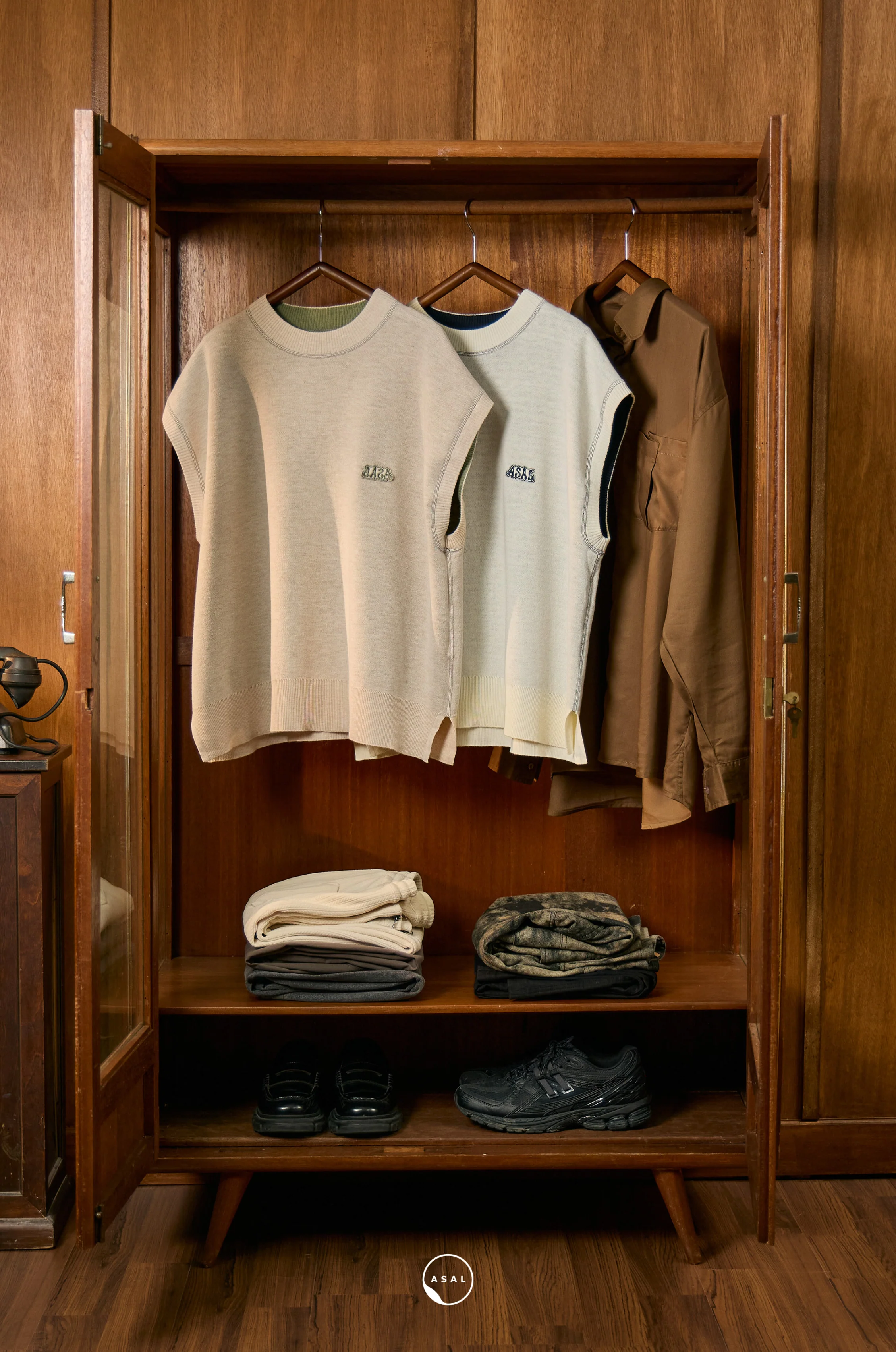 REVERSIBLE: TWIN VEST - Image 12
