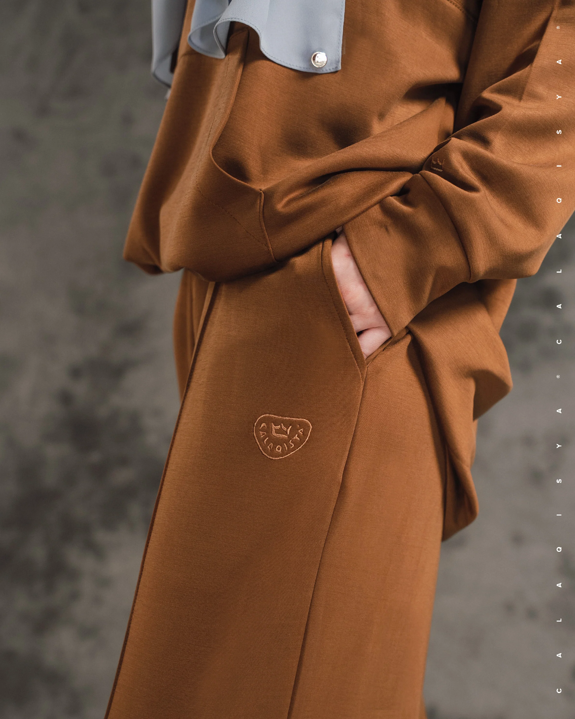 RUSH CROSS PANTS IN CAROB BROWN - Image 3