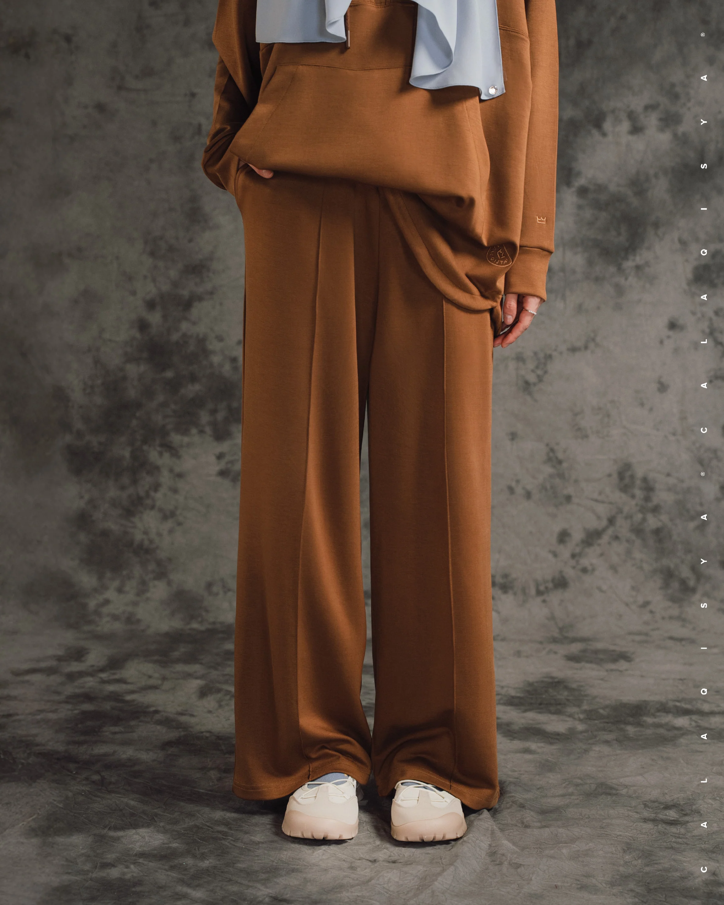 RUSH CROSS PANTS IN CAROB BROWN - Image 4
