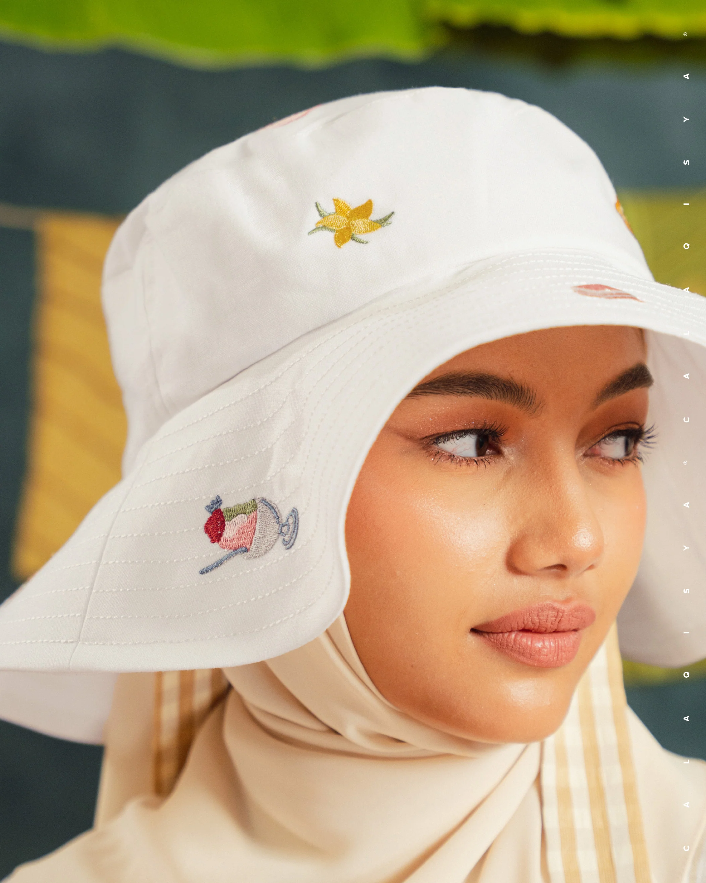 RW BUCKET HAT IN OFF WHITE - Image 3
