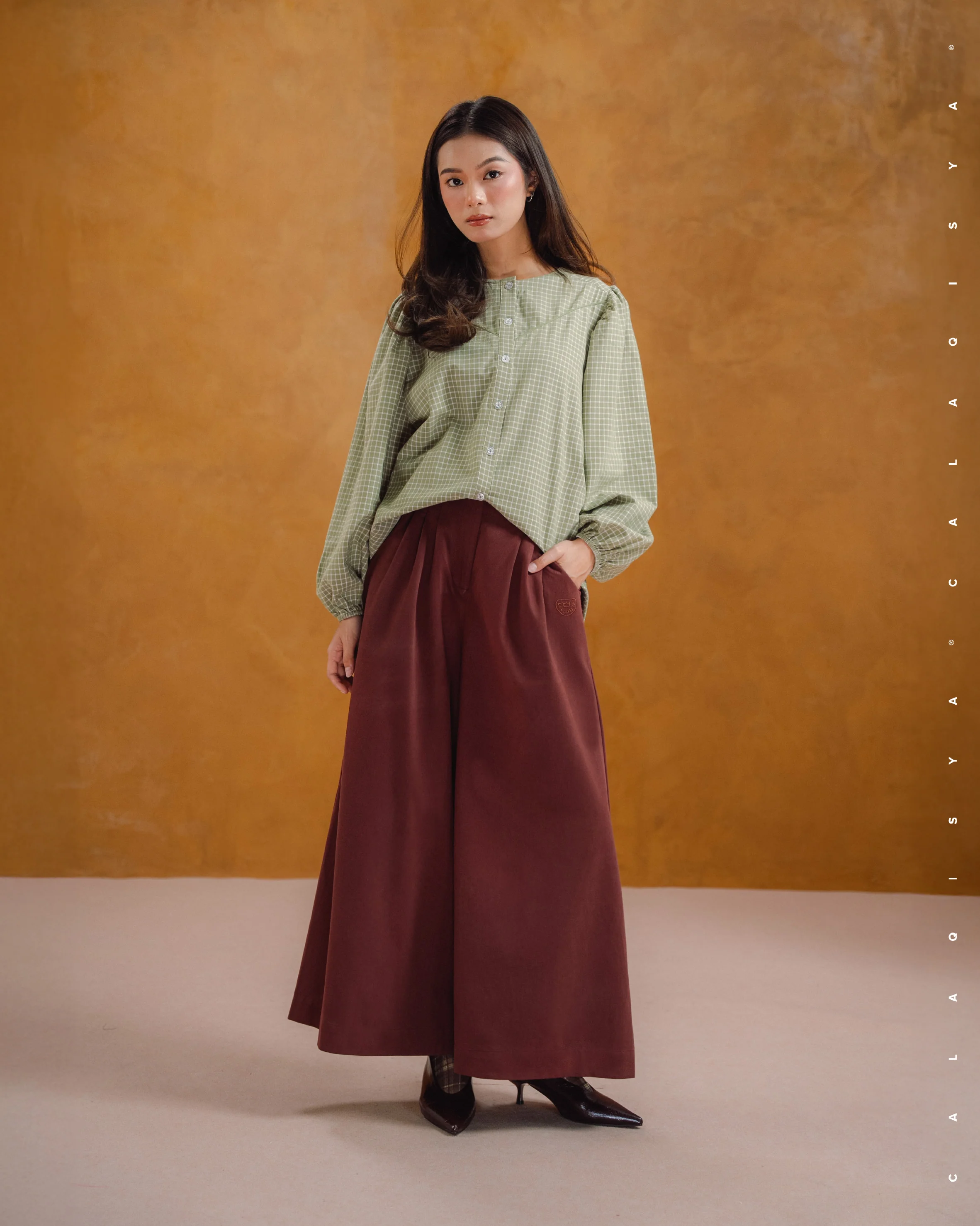 SORA FLARE PANTS IN PORT ROYALE