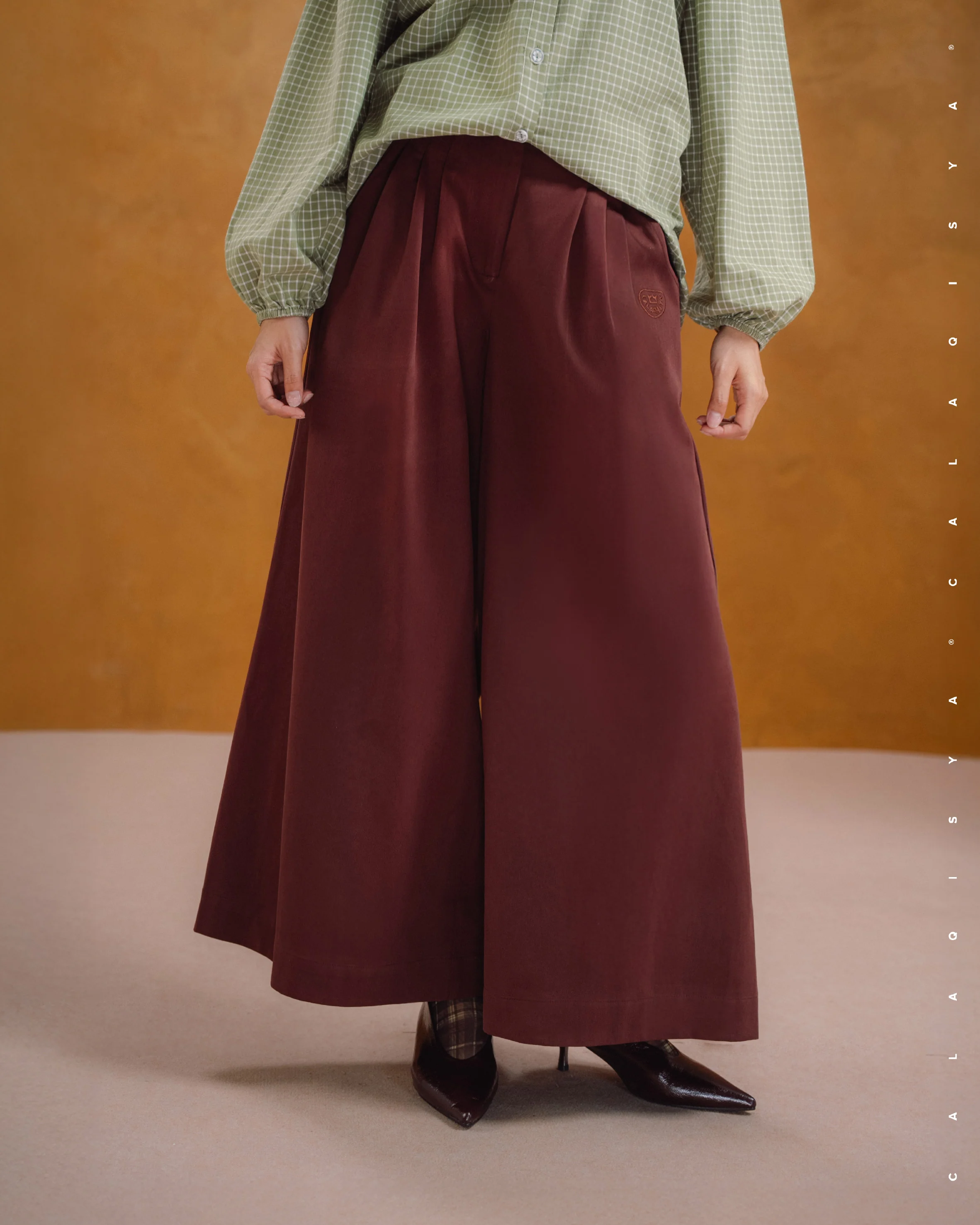 SORA FLARE PANTS IN PORT ROYALE - Image 2