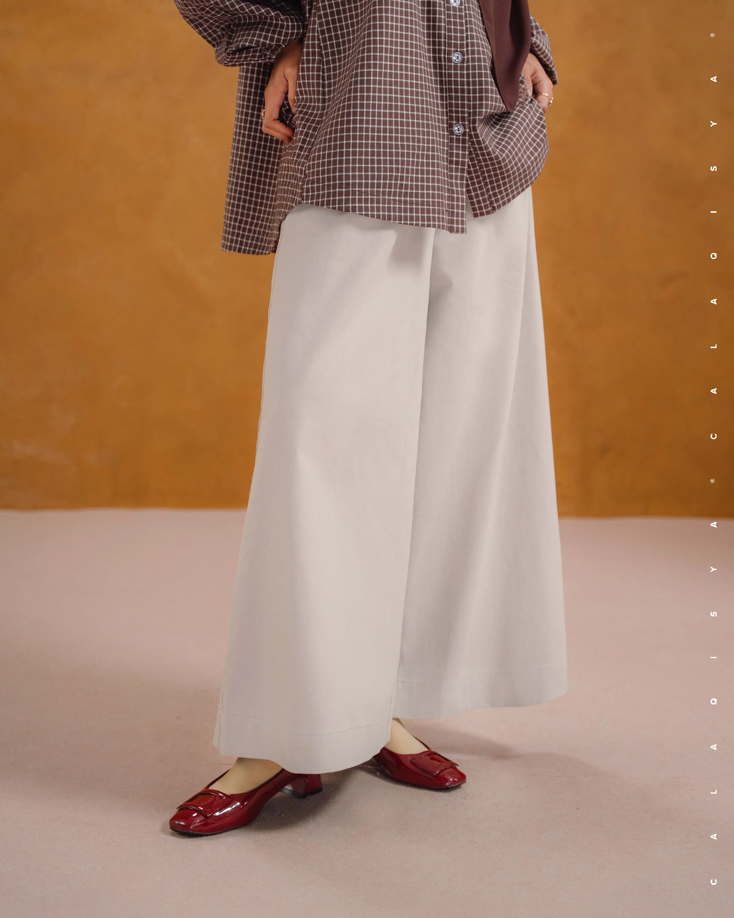 SORA FLARE PANTS IN SILVER GREY