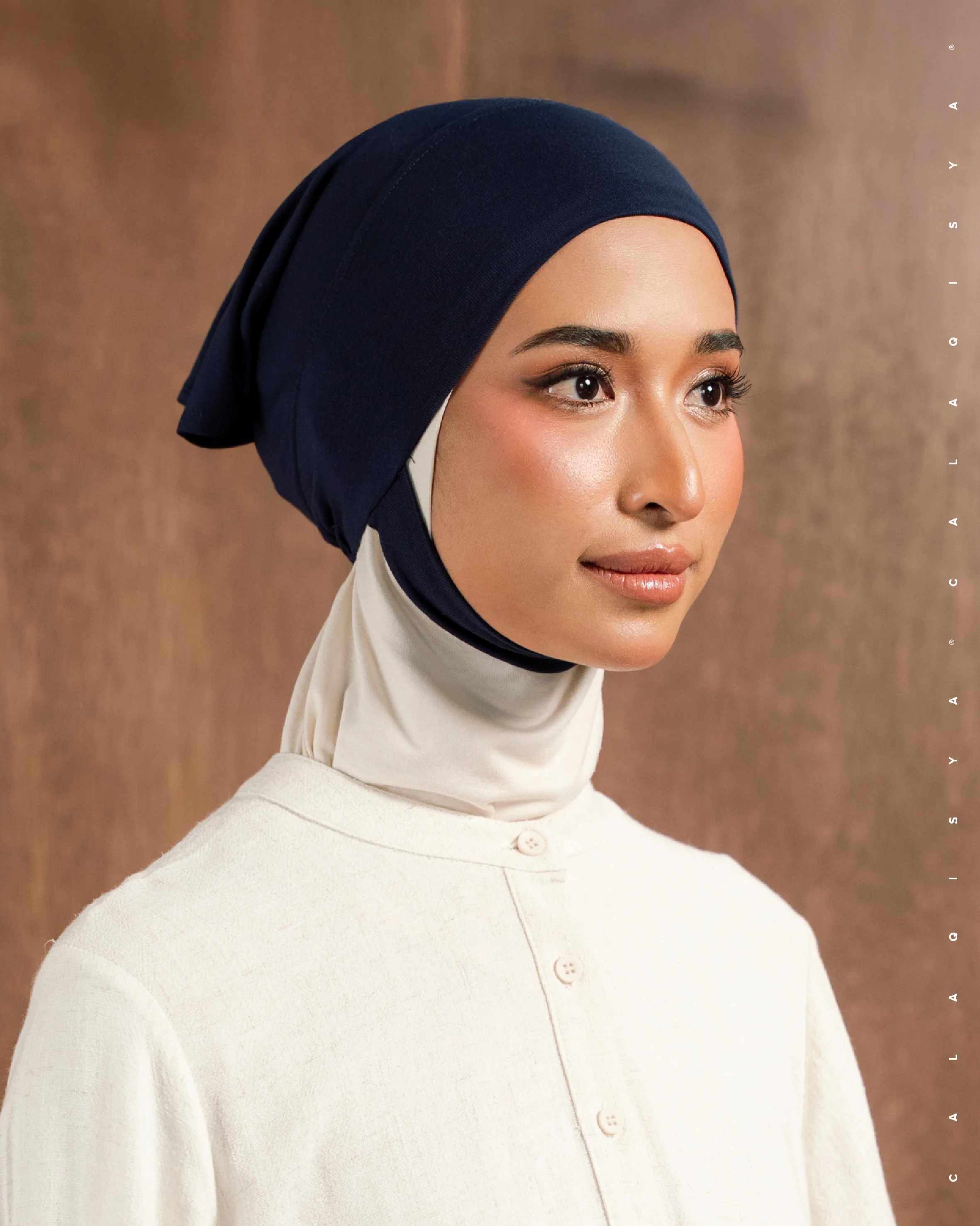 UNDERCHIN SNUG IN NAVY BLUE (ODOURLESS)